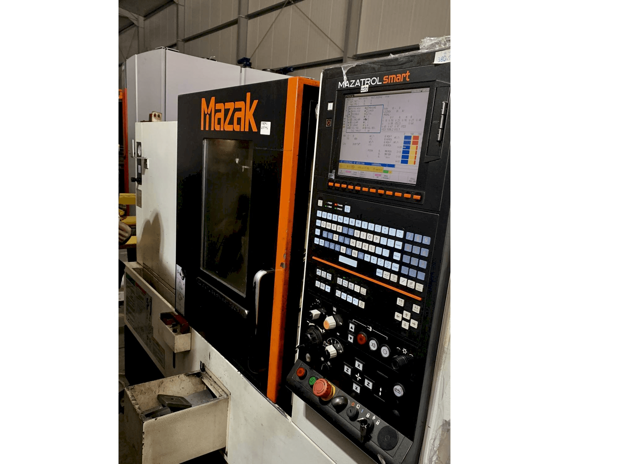 Mazak QUICK TURN SMART 250 M L Mašinos vaizdas iš priekio