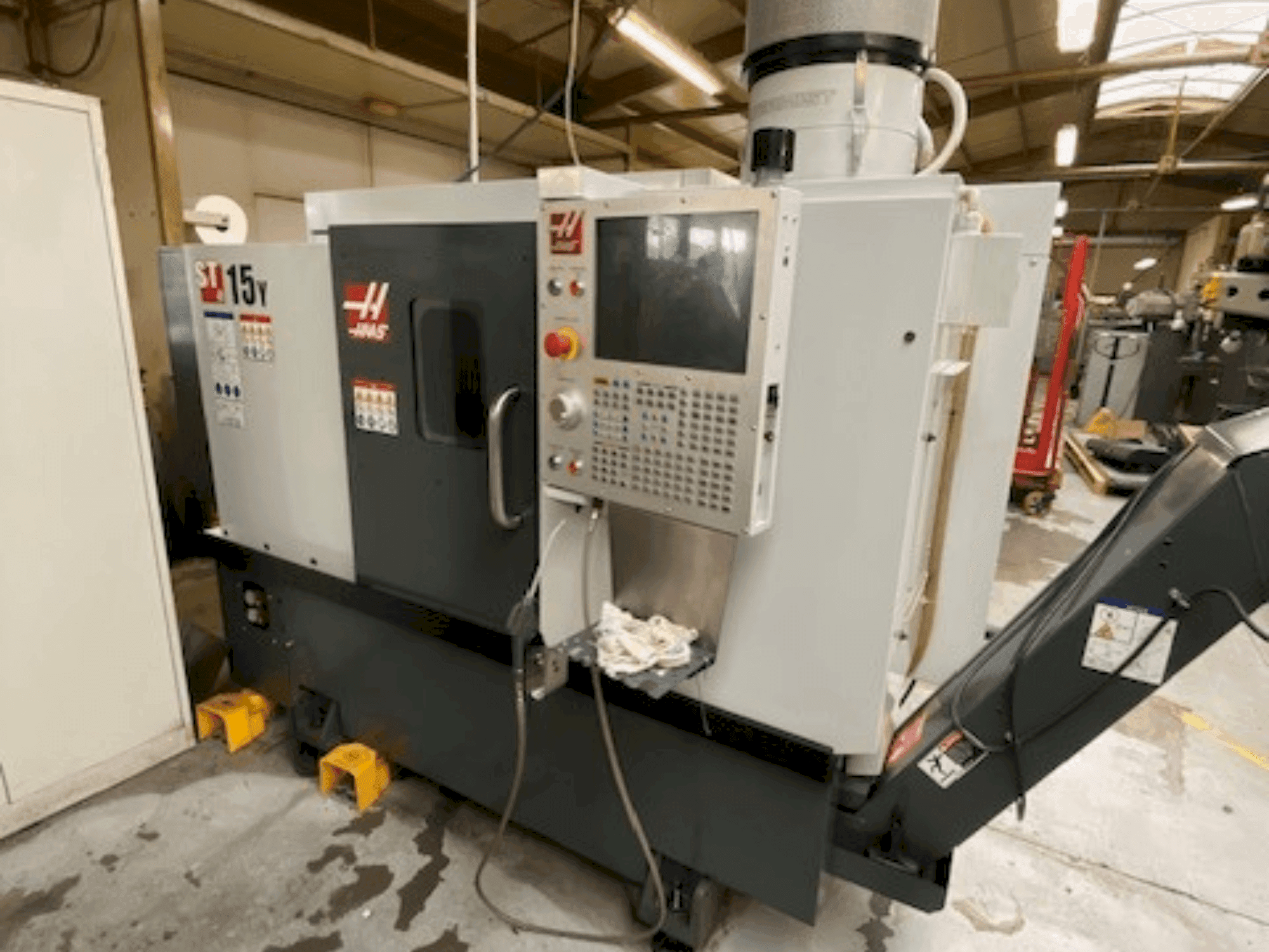HAAS ST-15Y Mašinos vaizdas iš priekio