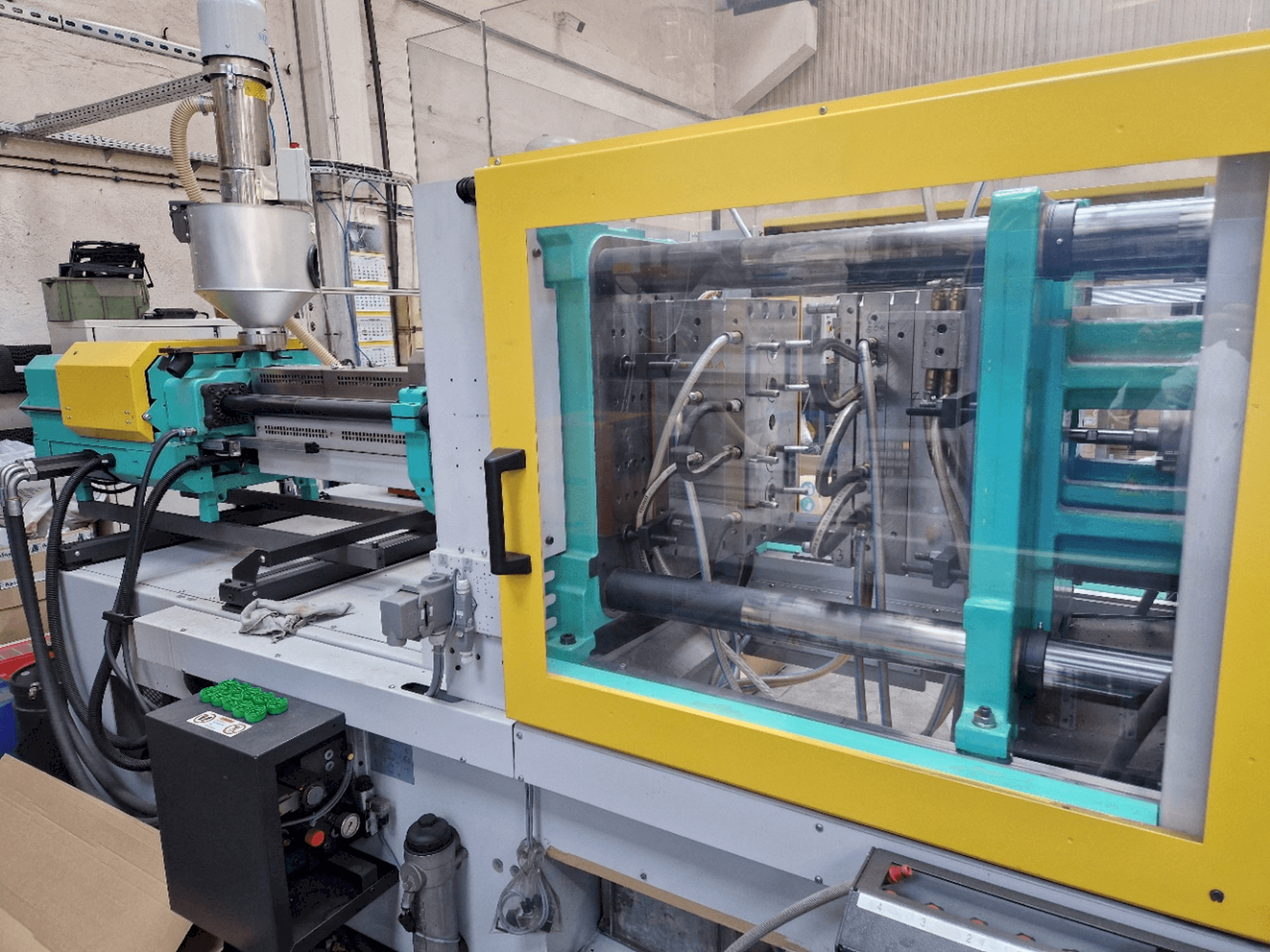 Arburg ALLROUNDER 570 C 2000-800 GOLDEN EDITION Mašinos vaizdas iš priekio