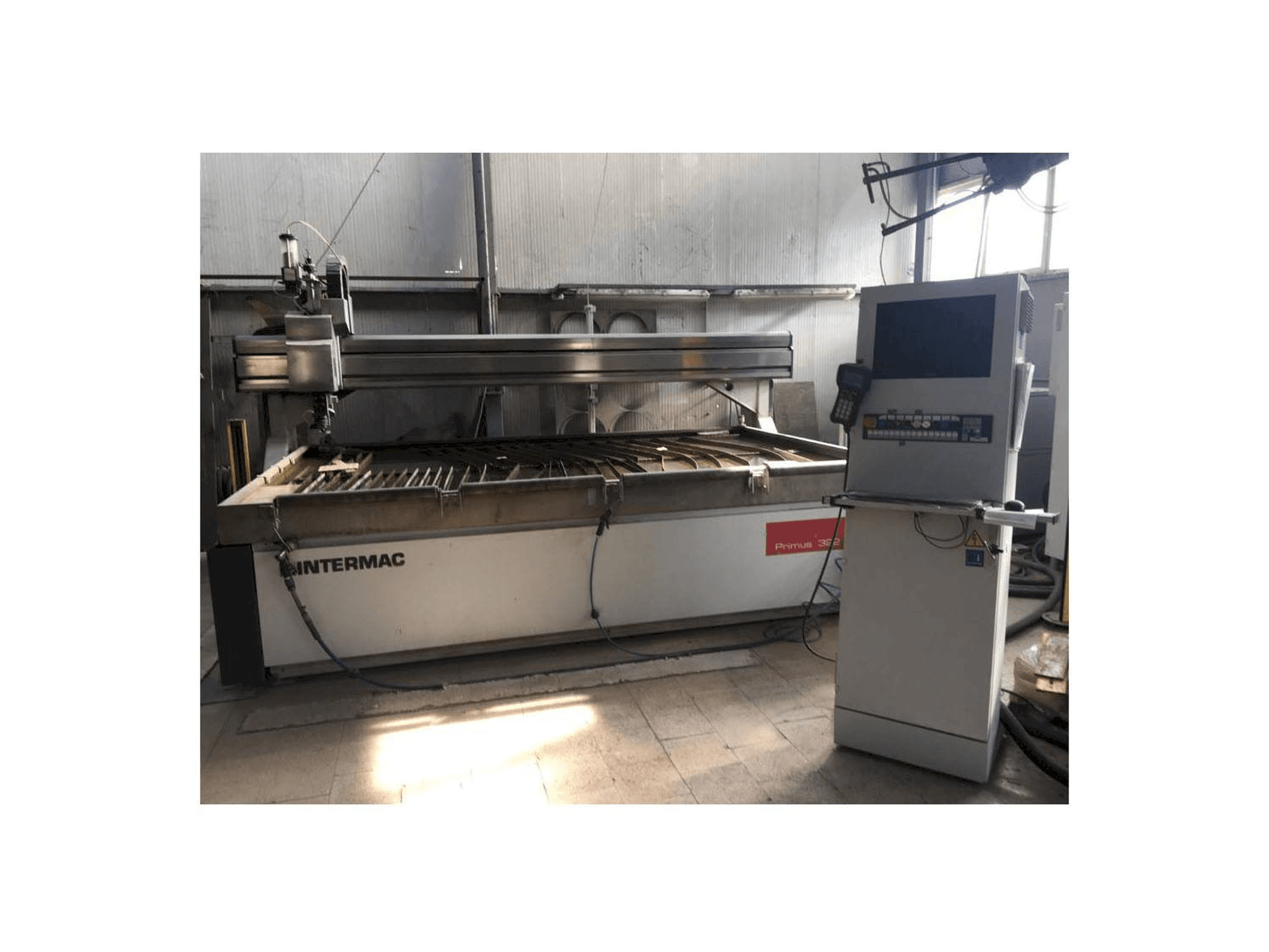 Intermac primus 322 Mašinos vaizdas iš priekio