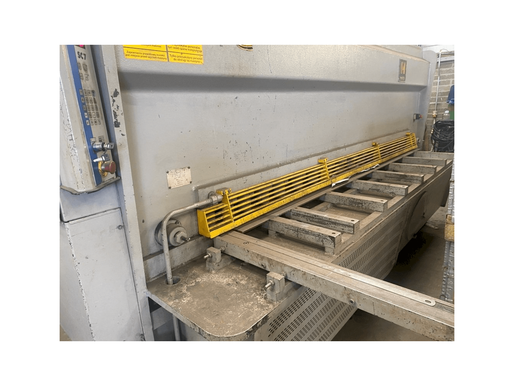 HACO HSLX 3013 Mašinos vaizdas iš priekio