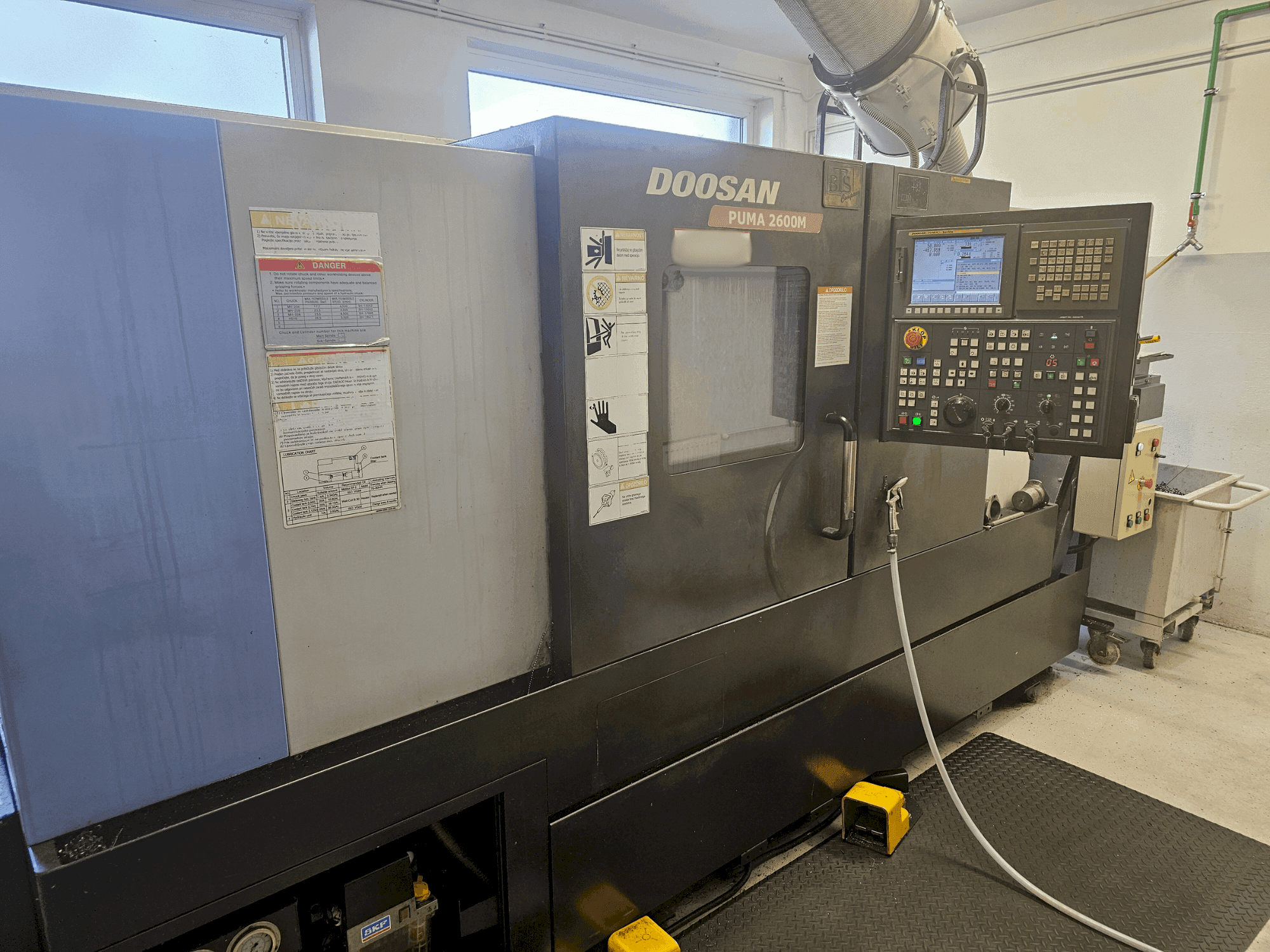 DOOSAN Puma 2600M Mašinos vaizdas iš priekio