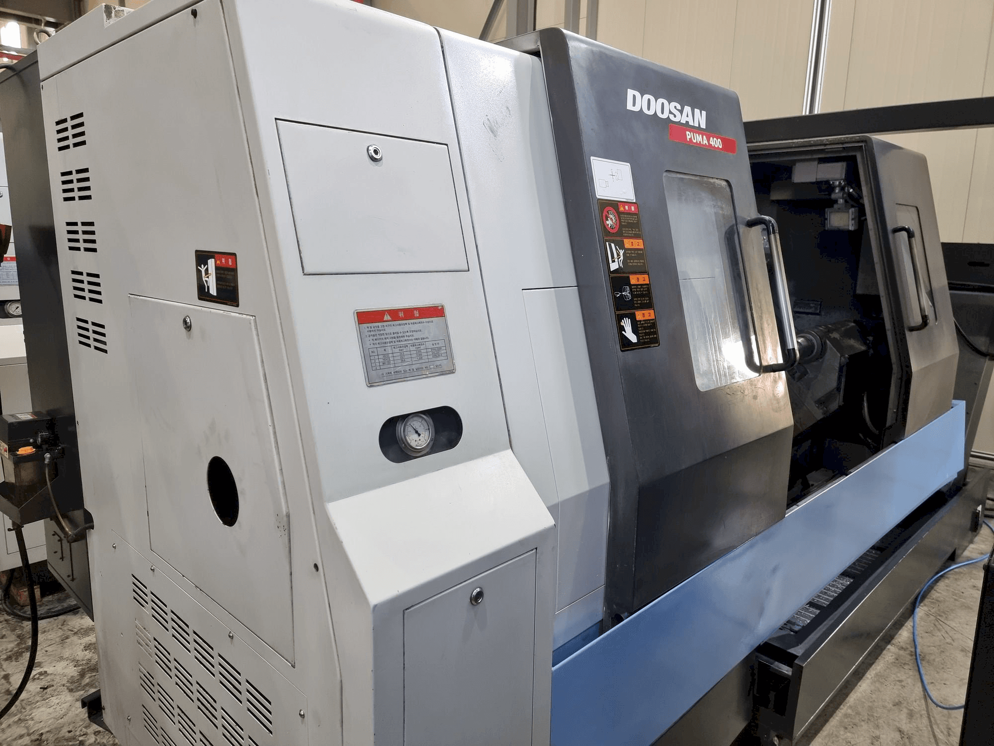 Doosan PUMA 400B Mašinos vaizdas iš priekio