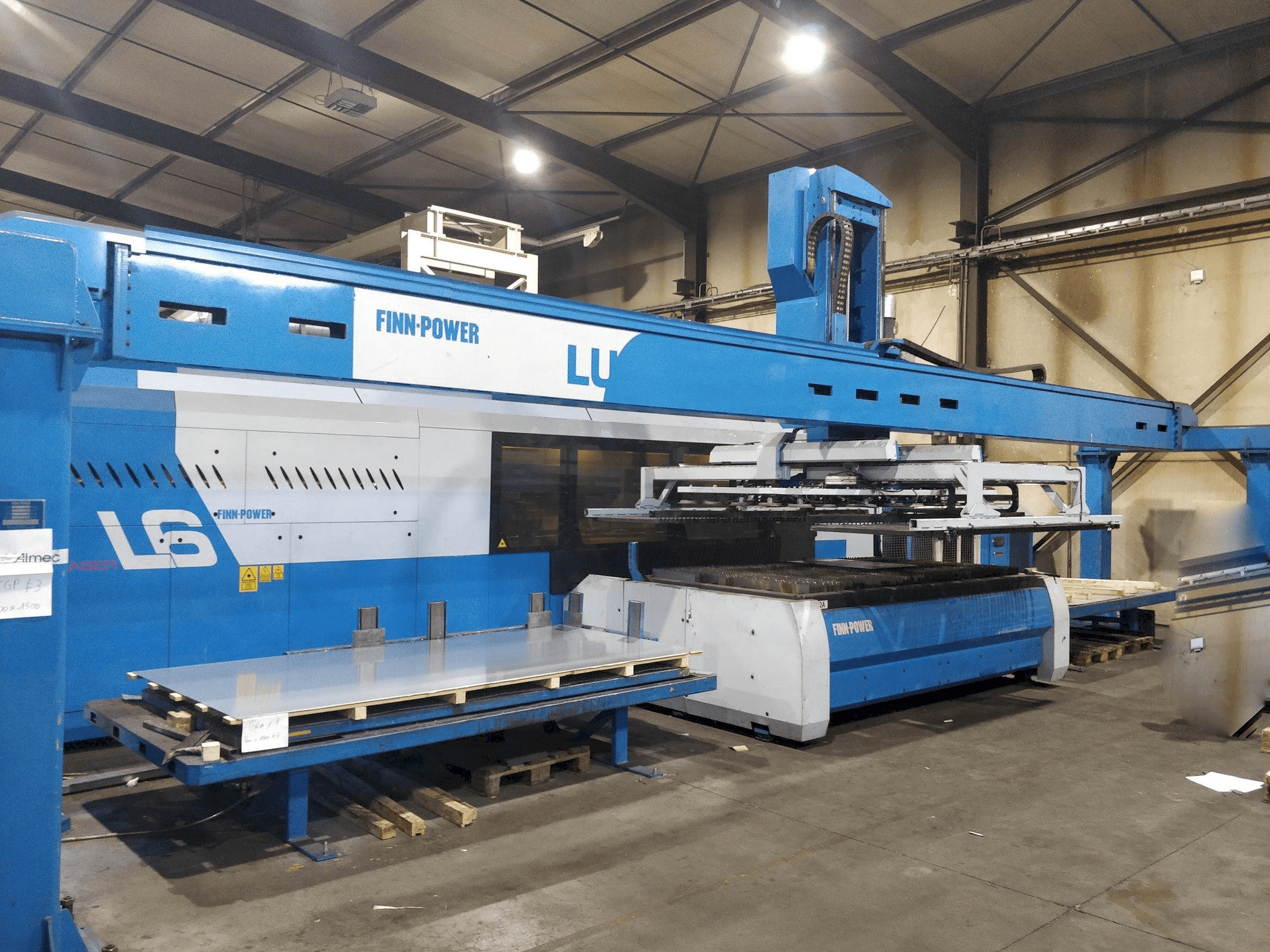 Finn-Power L6 Mašinos vaizdas iš priekio