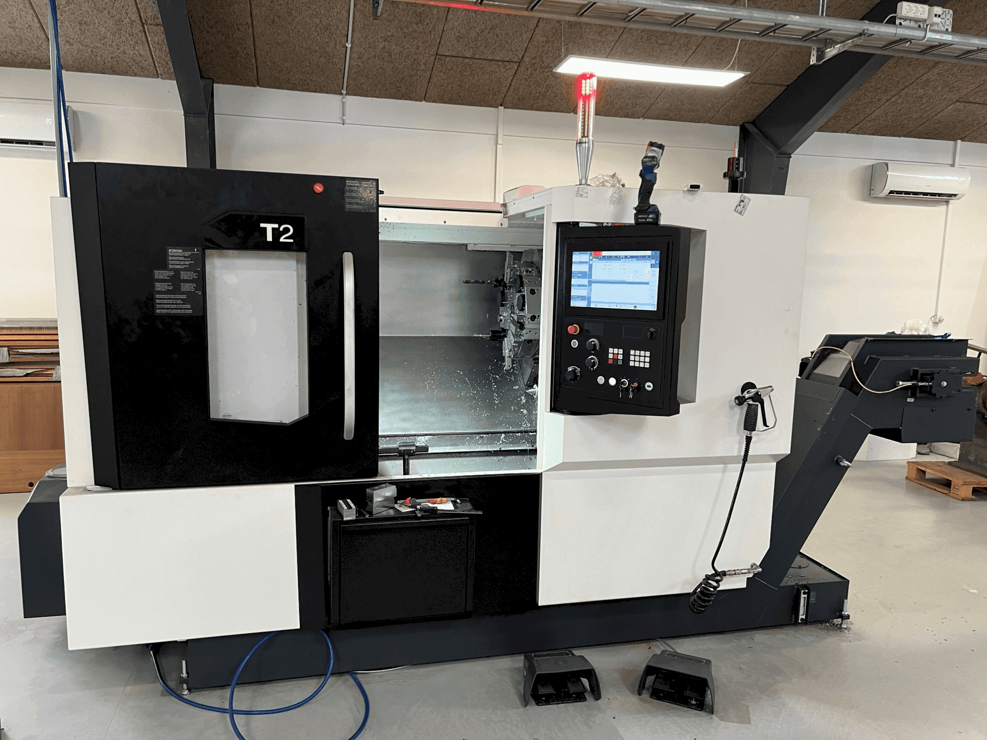 DMG MORI T2 Mašinos vaizdas iš priekio