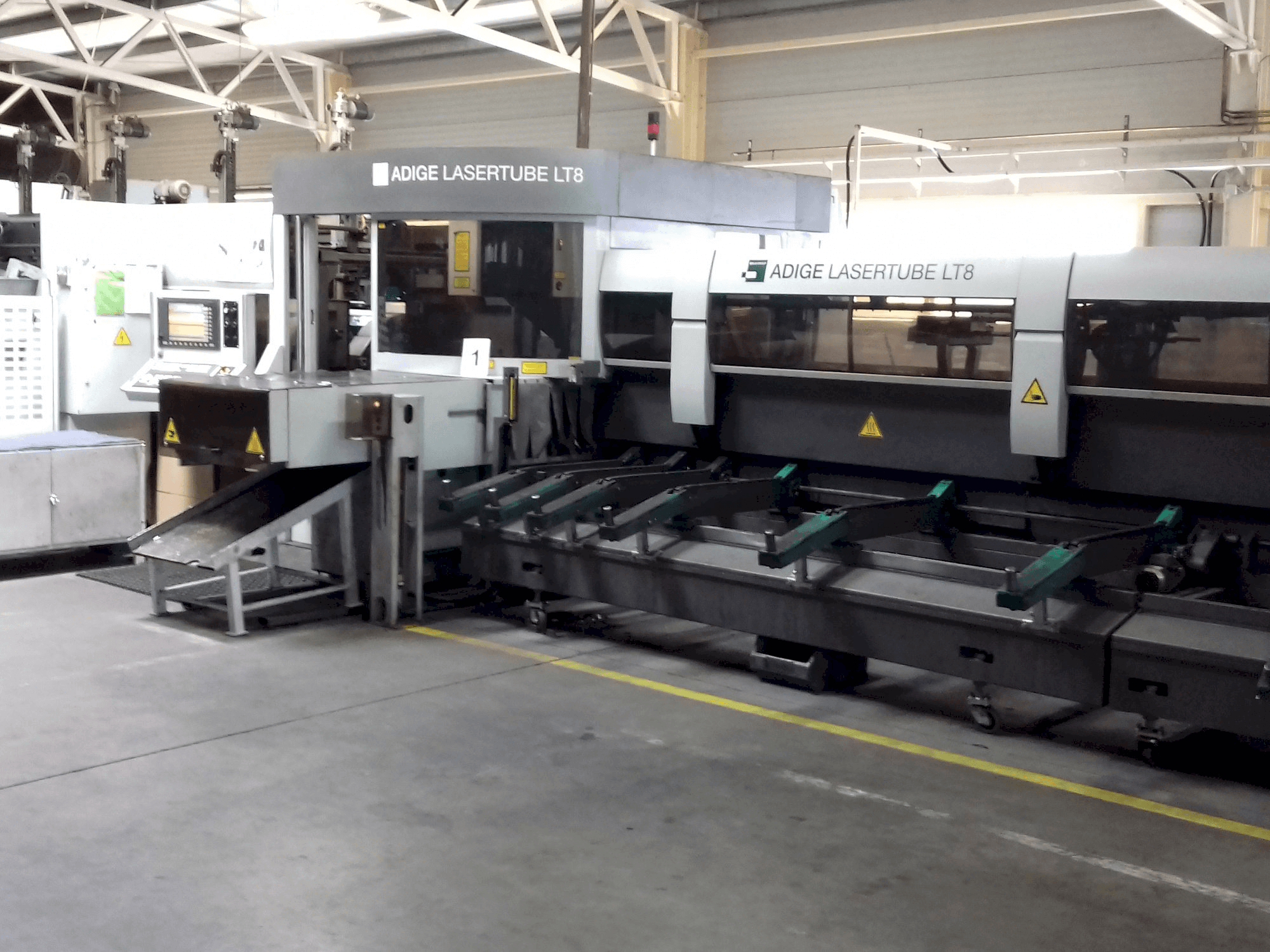 ADIGE LT 8 Mašinos vaizdas iš priekio