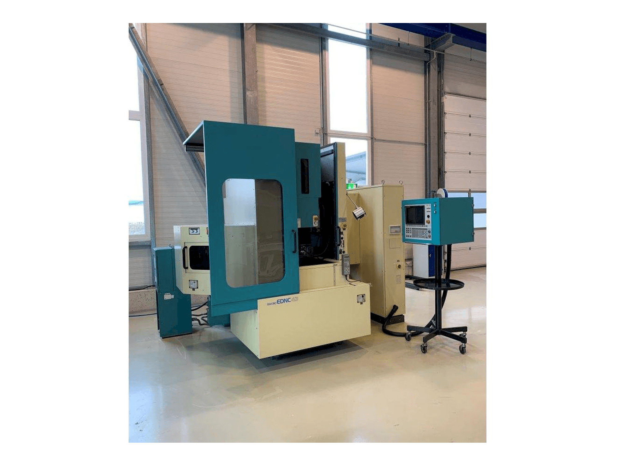 Makino EDNC43 Mašinos vaizdas iš priekio