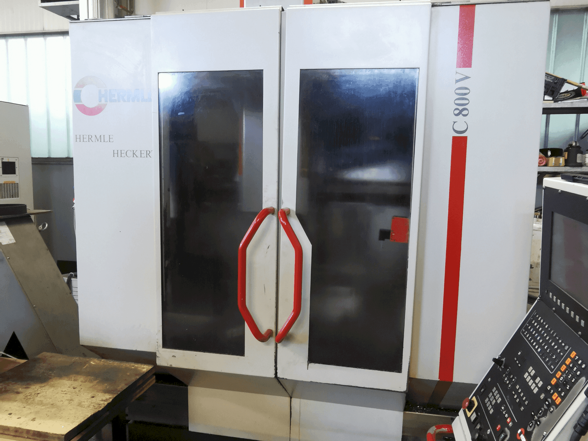 HERMLE C 800 V Mašinos vaizdas iš priekio