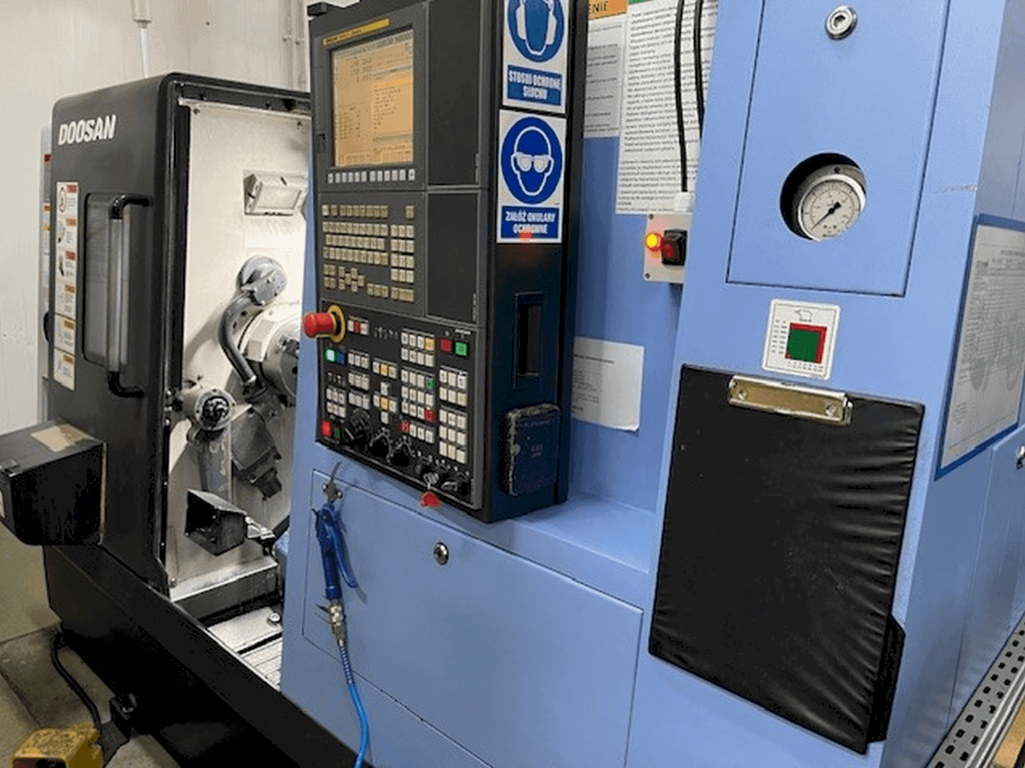 DOOSAN Lynx 220 LMA Mašinos vaizdas iš priekio