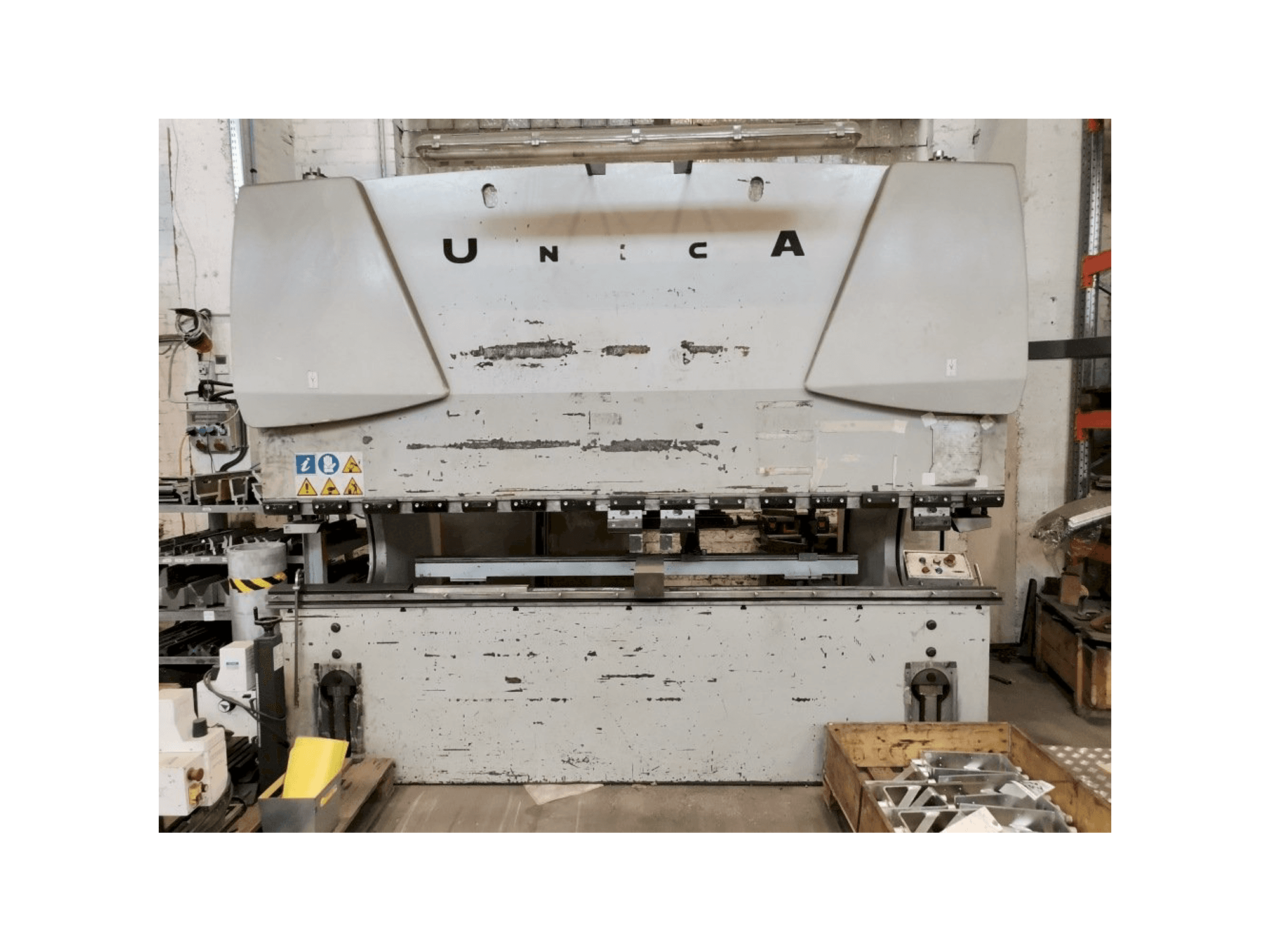 Warcom UNICA30-100 Mašinos vaizdas iš priekio