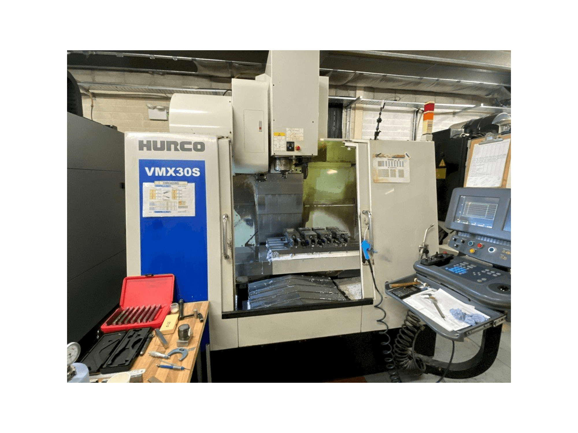 Hurco VMX30S Mašinos vaizdas iš priekio