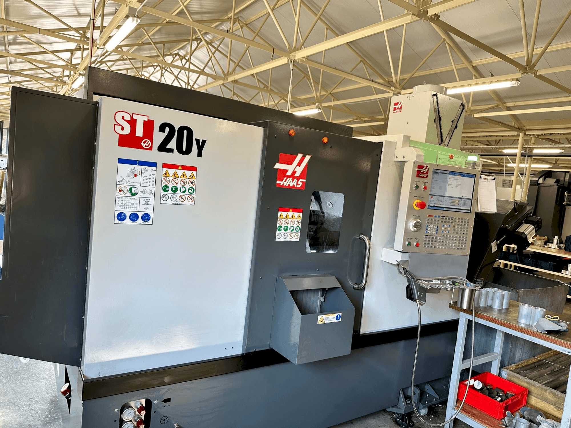 HAAS ST-20Y (2022) Mašinos vaizdas iš priekio