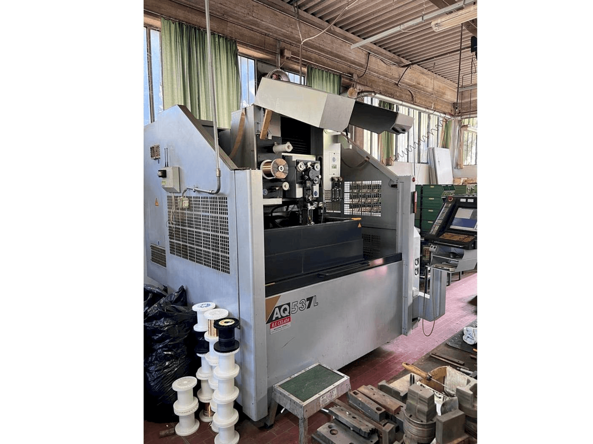 Sodick AQ537L Mašinos vaizdas iš priekio