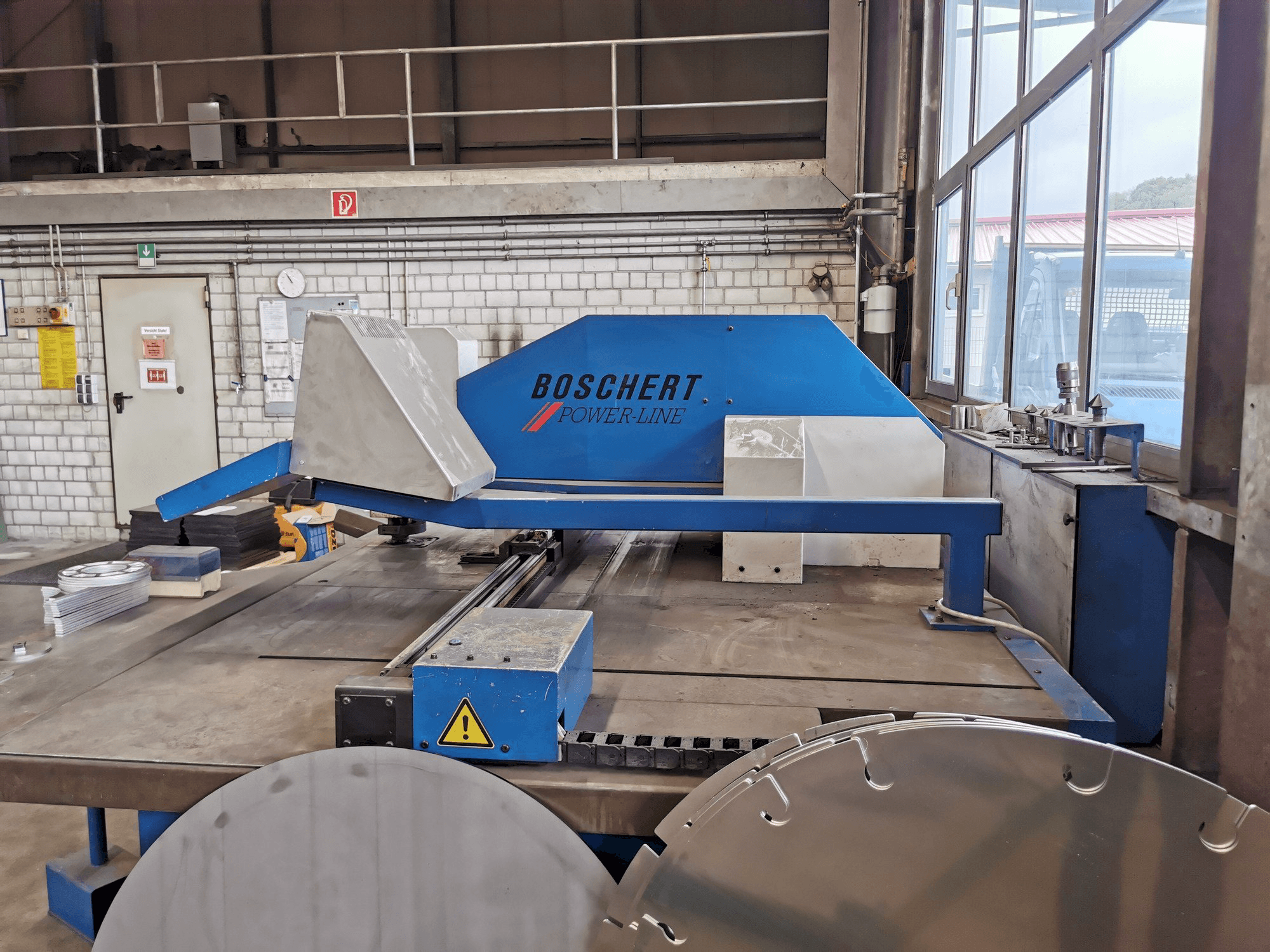 BOSCHERT PL 150 CNC Z Mašinos vaizdas iš priekio