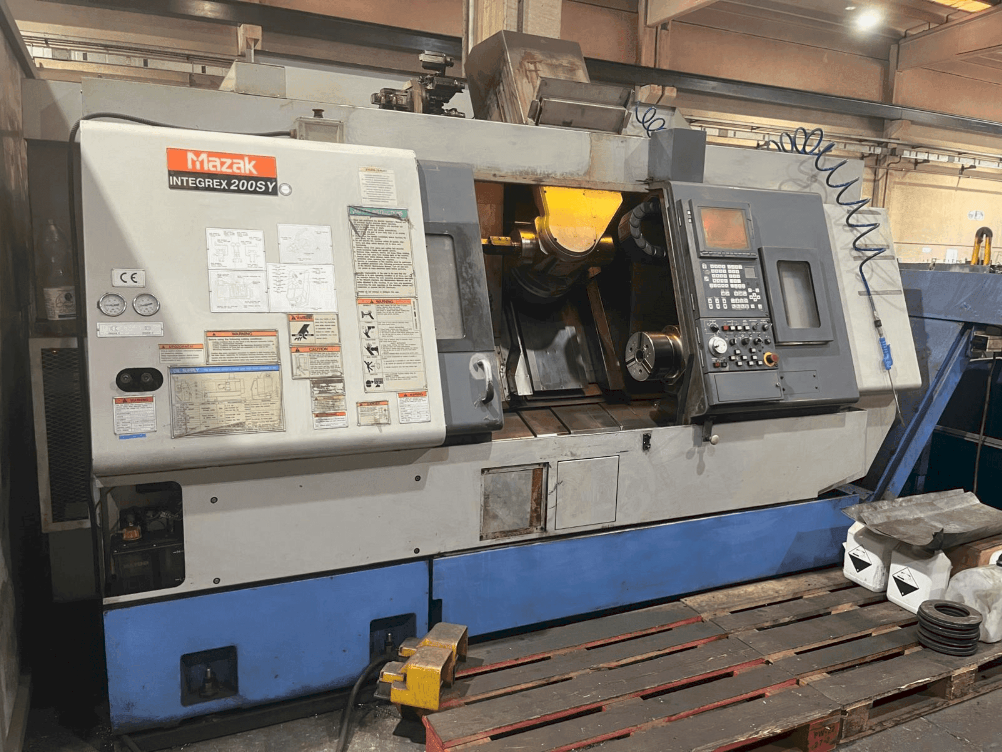 Mazak INTEGREX 200 SY Mašinos vaizdas iš priekio