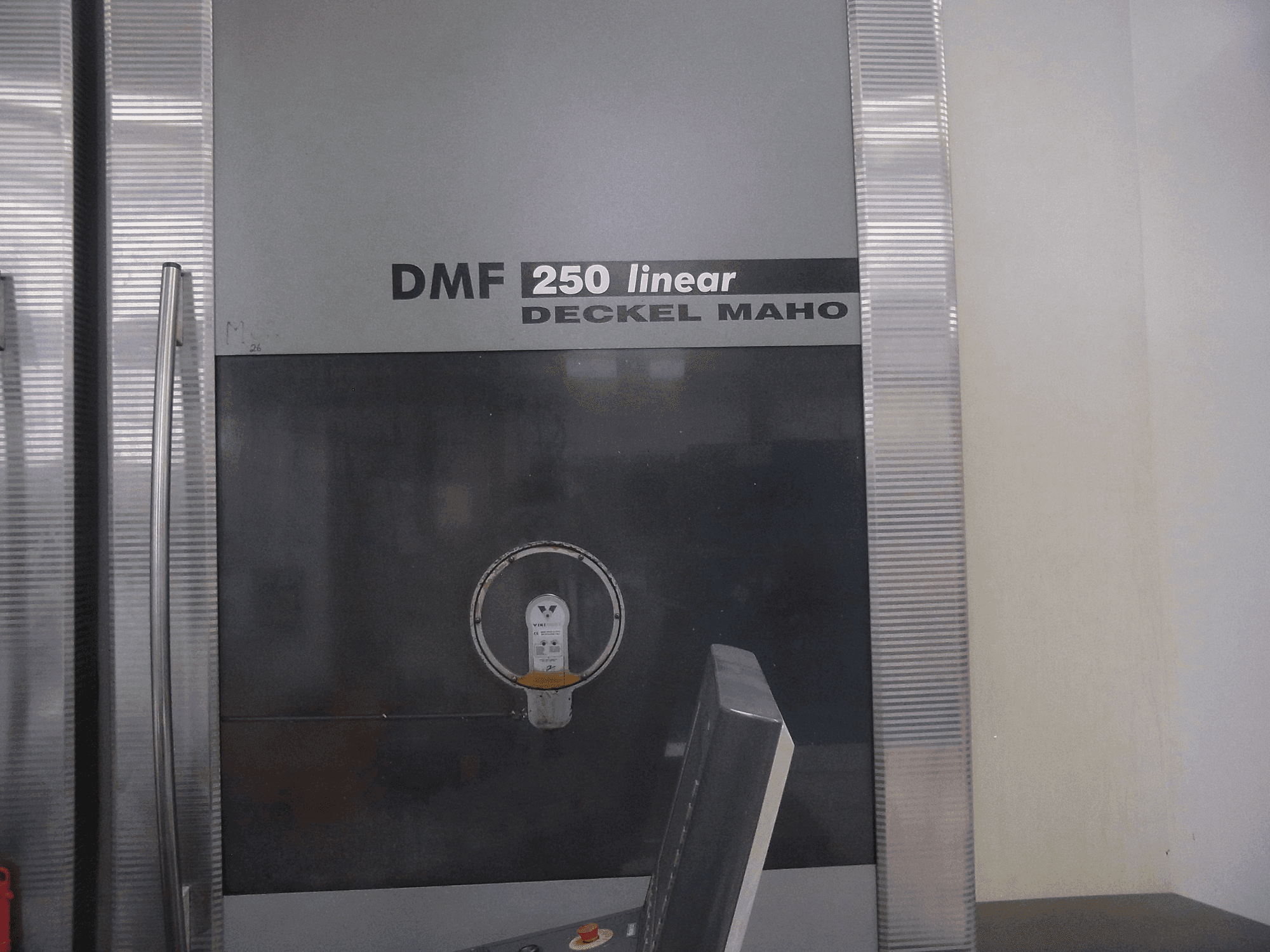 DECKEL MAHO DMF 250 linear Mašinos dešinės pusės vaizdas