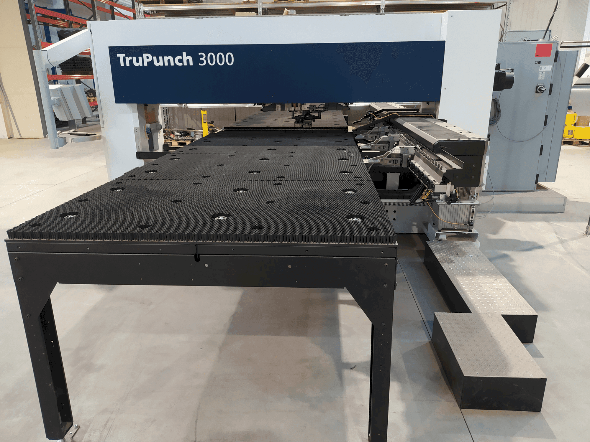 TRUMPF TruPunch 3000 Mašinos vaizdas iš priekio