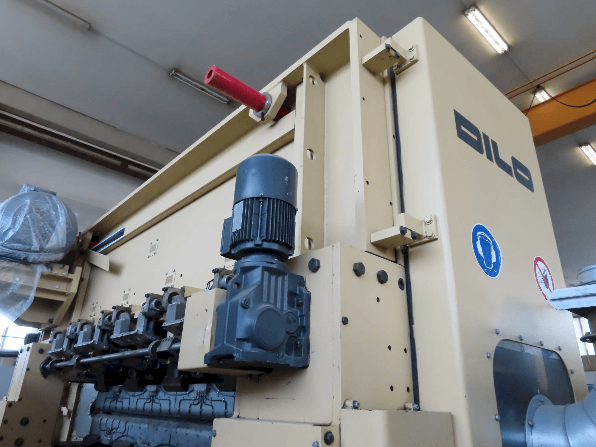 DI-LOOM CBF 25 OUG-I HVXL 25 Mašinos vaizdas iš priekio