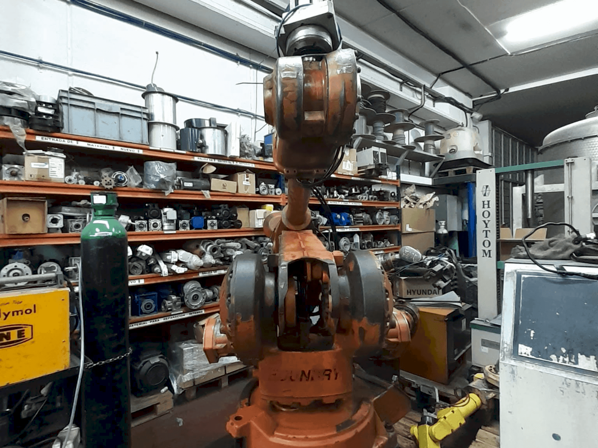 ABB IRB 4400 (2018) Mašinos vaizdas iš priekio