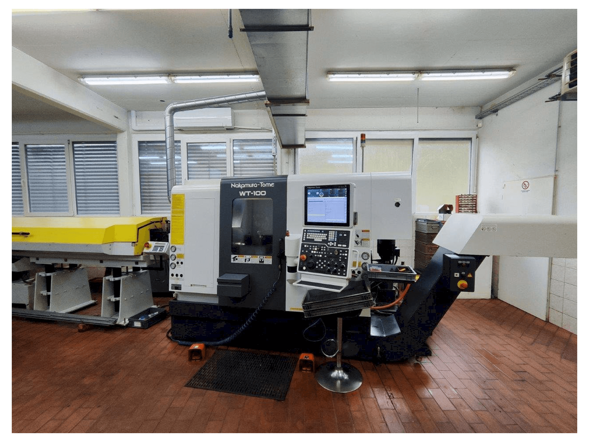 NAKAMURA-TOME WT-100 MMY Mašinos vaizdas iš priekio