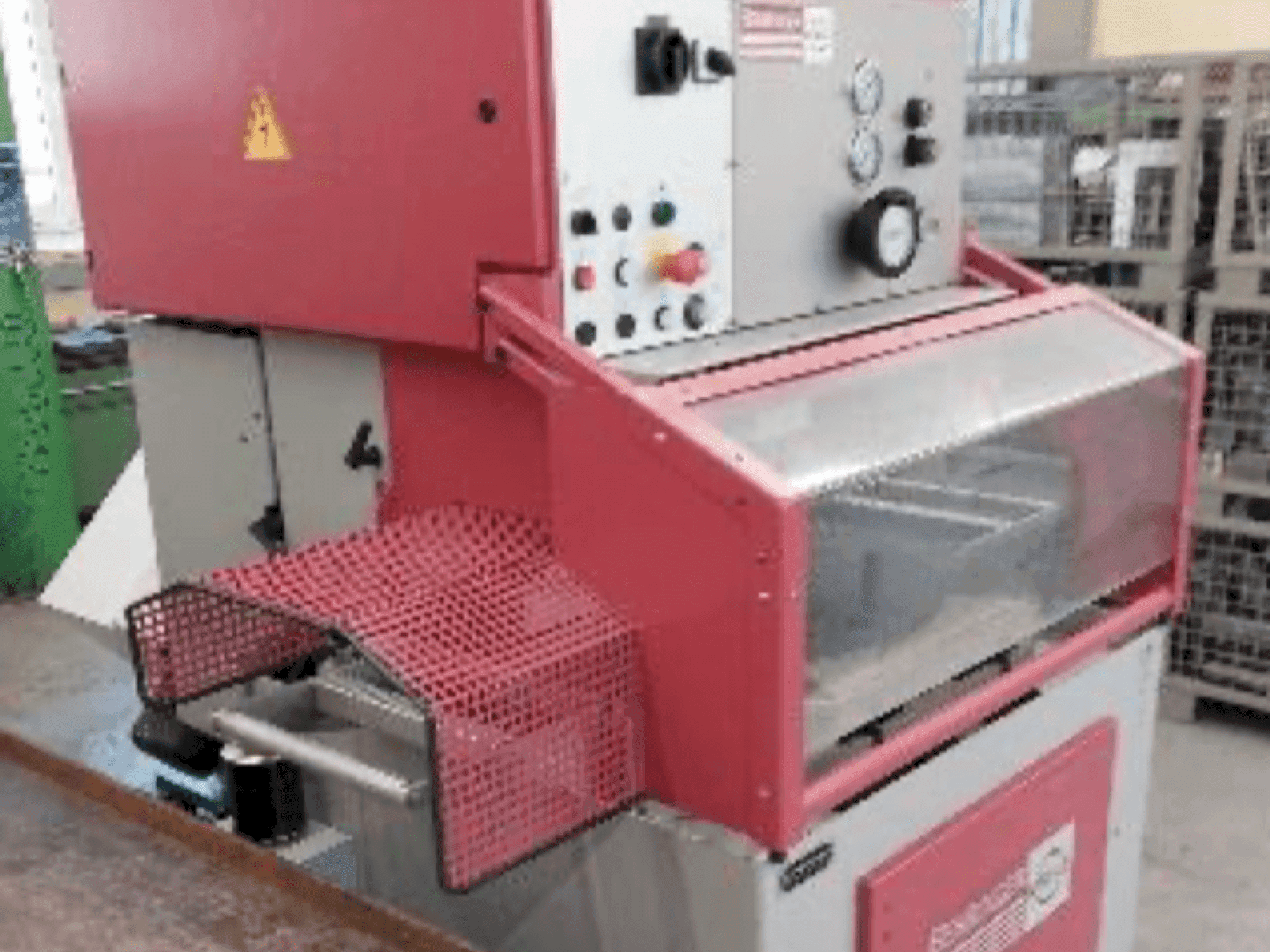 Behringer EISELE PSU 450 H Mašinos vaizdas iš priekio