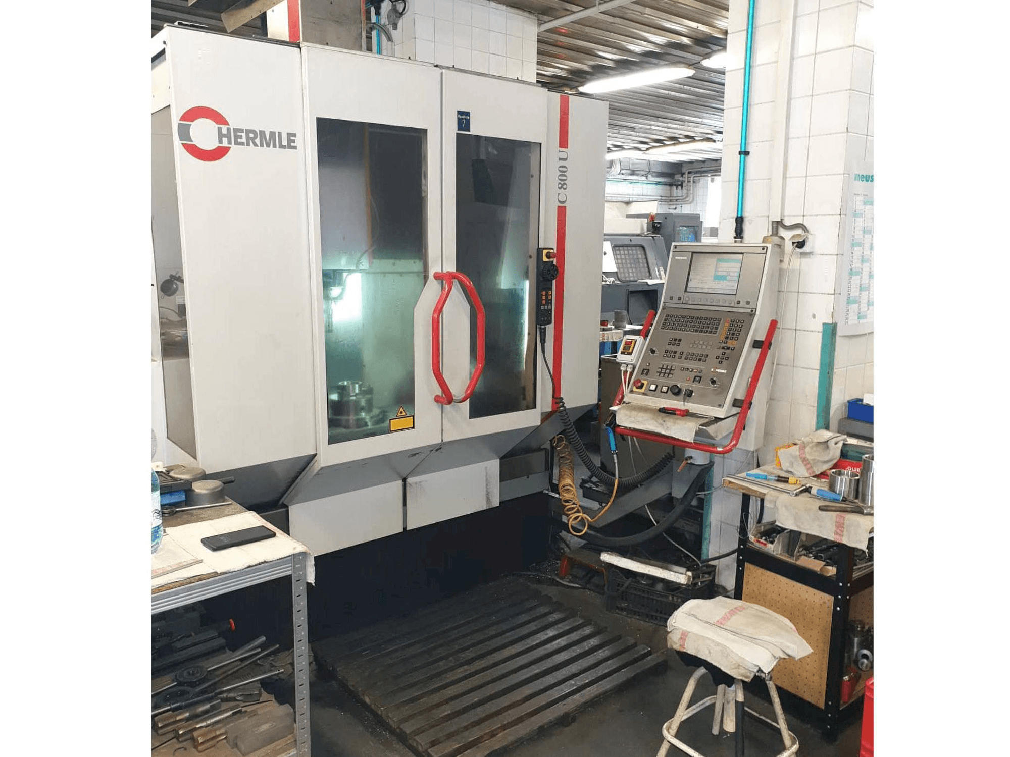 HERMLE C800 U Mašinos vaizdas iš priekio