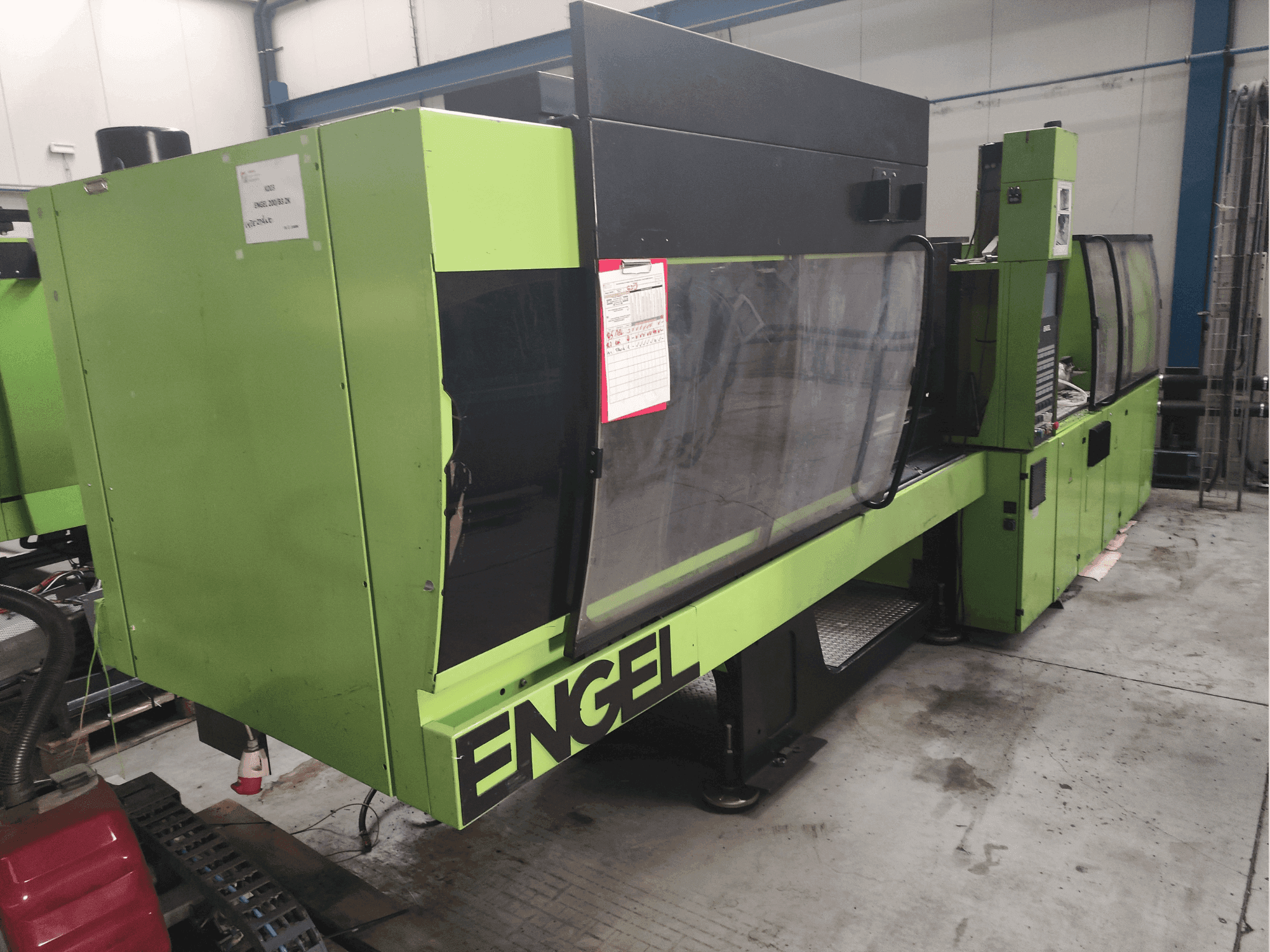 Engel Victory 750/200 Tech Mašinos vaizdas iš priekio
