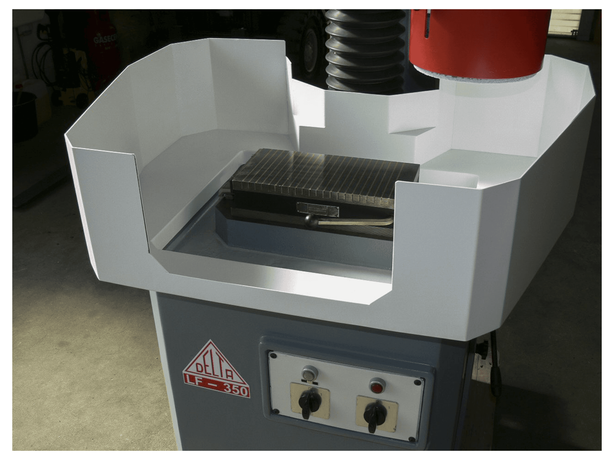 DELTA LF-350 Mašinos vaizdas iš priekio