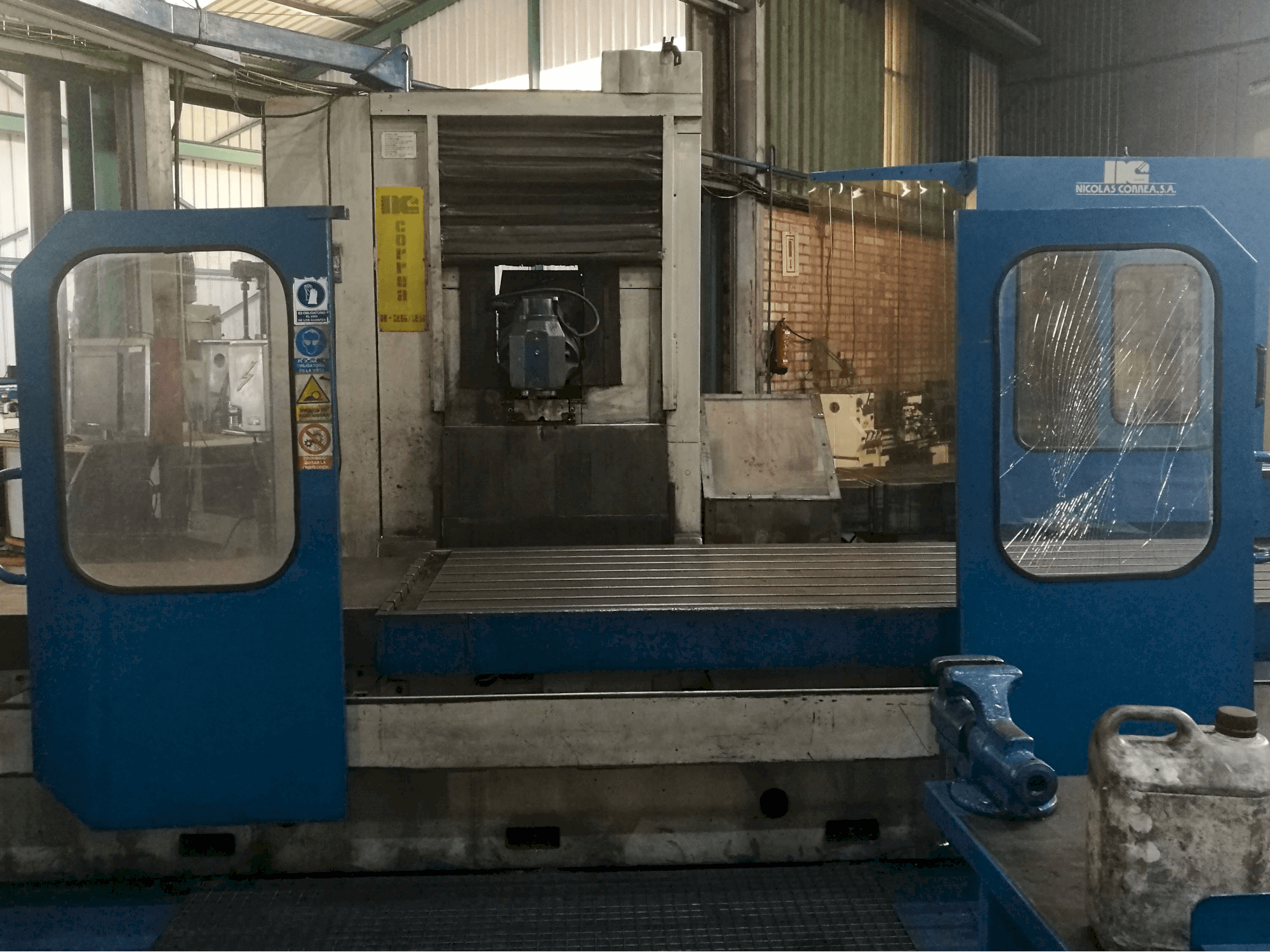 Correa A25-25 Mašinos vaizdas iš priekio