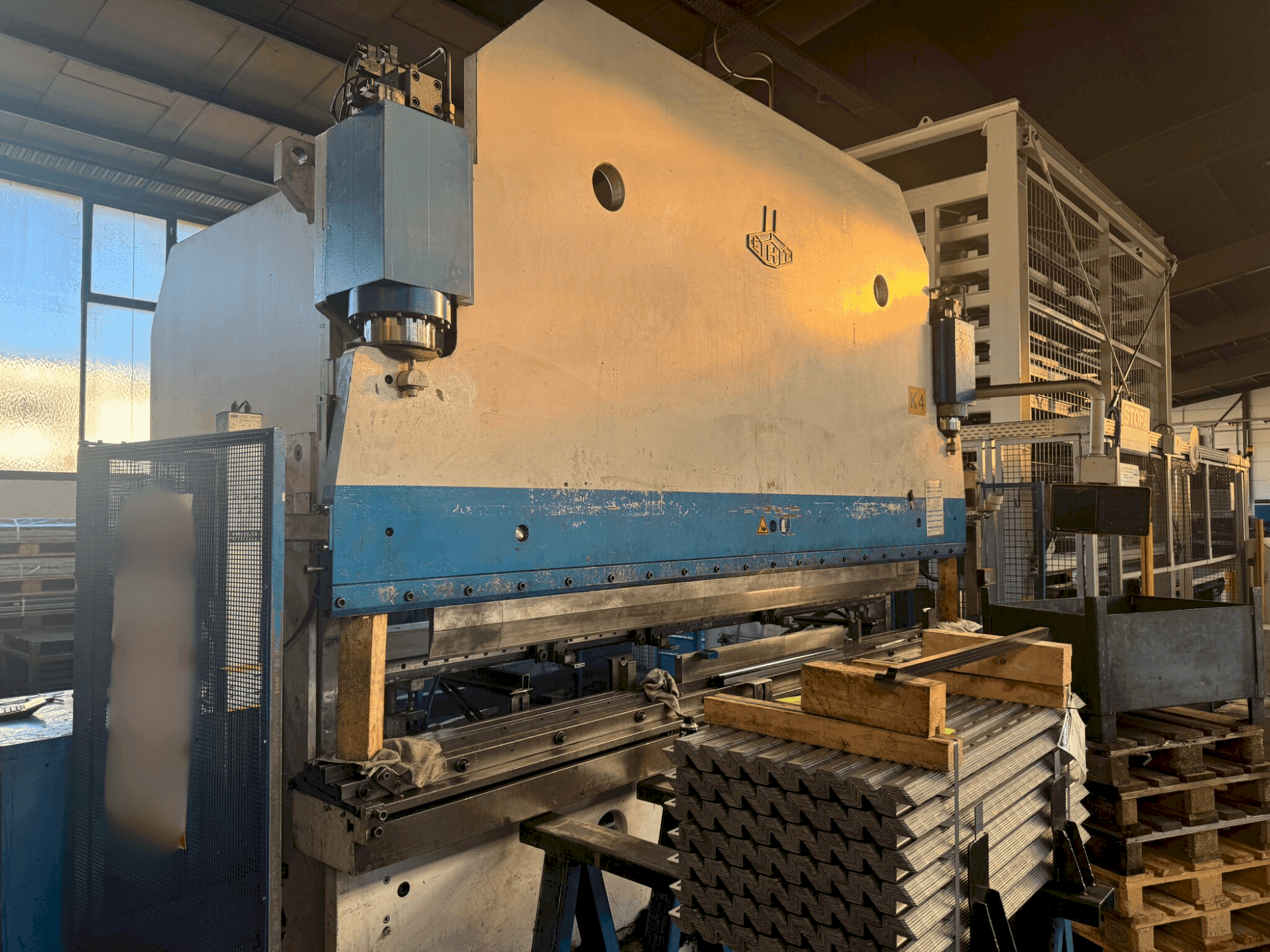 EHT EHPS 15-40 Mašinos vaizdas iš priekio