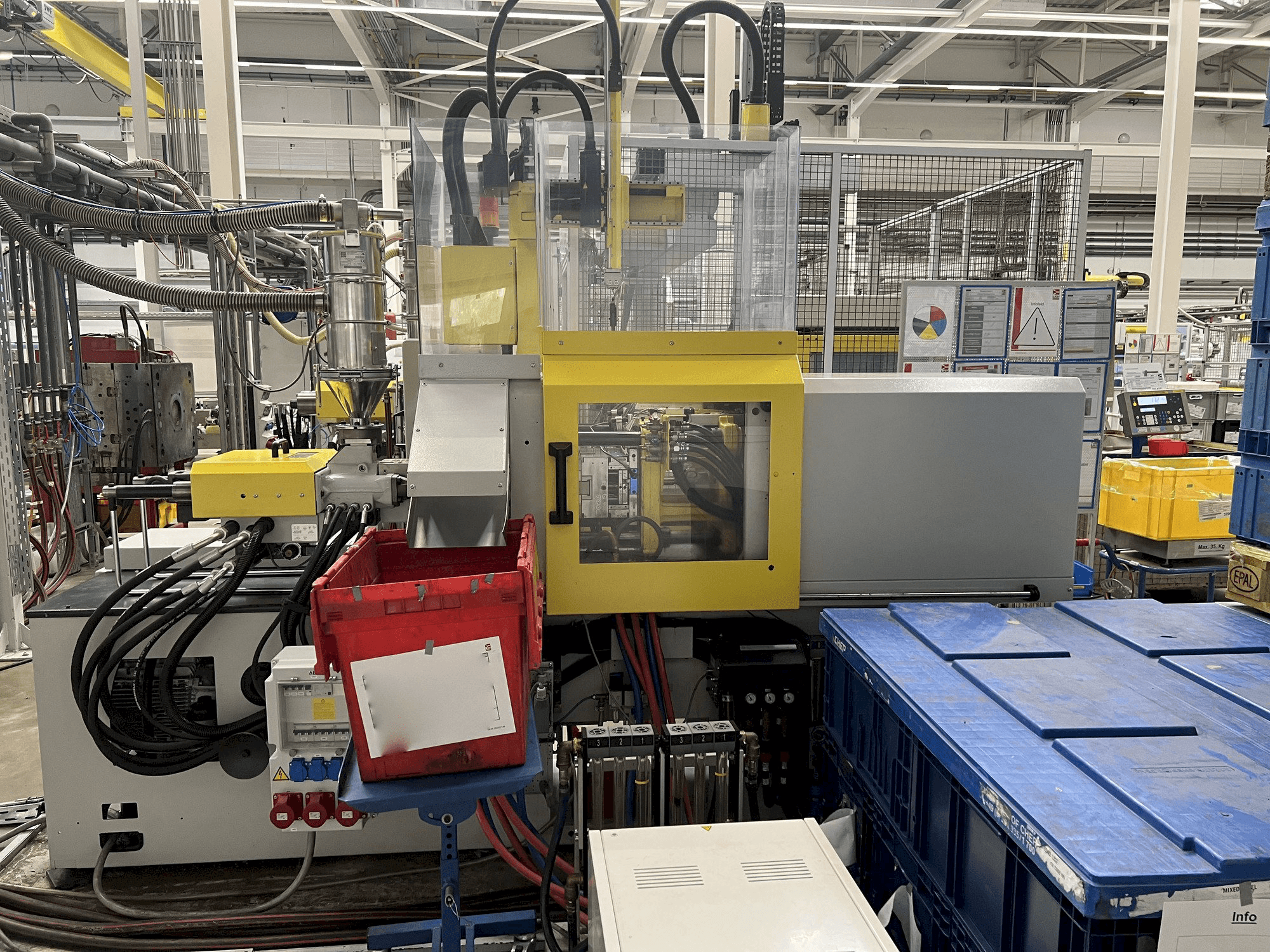 Arburg 270S 350 - 70 Mašinos vaizdas iš priekio