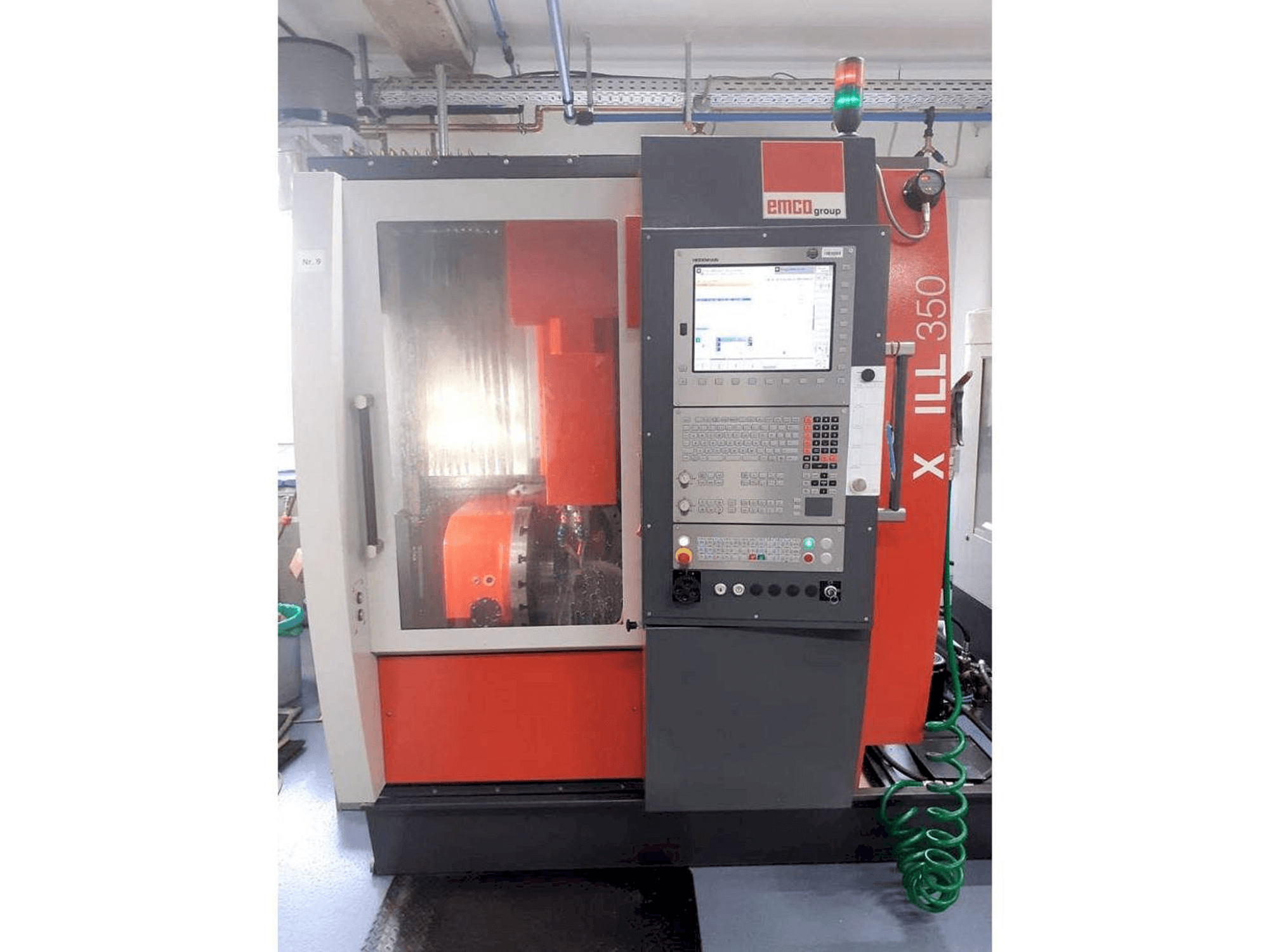 EMCO Maxxmill 350 Mašinos vaizdas iš priekio