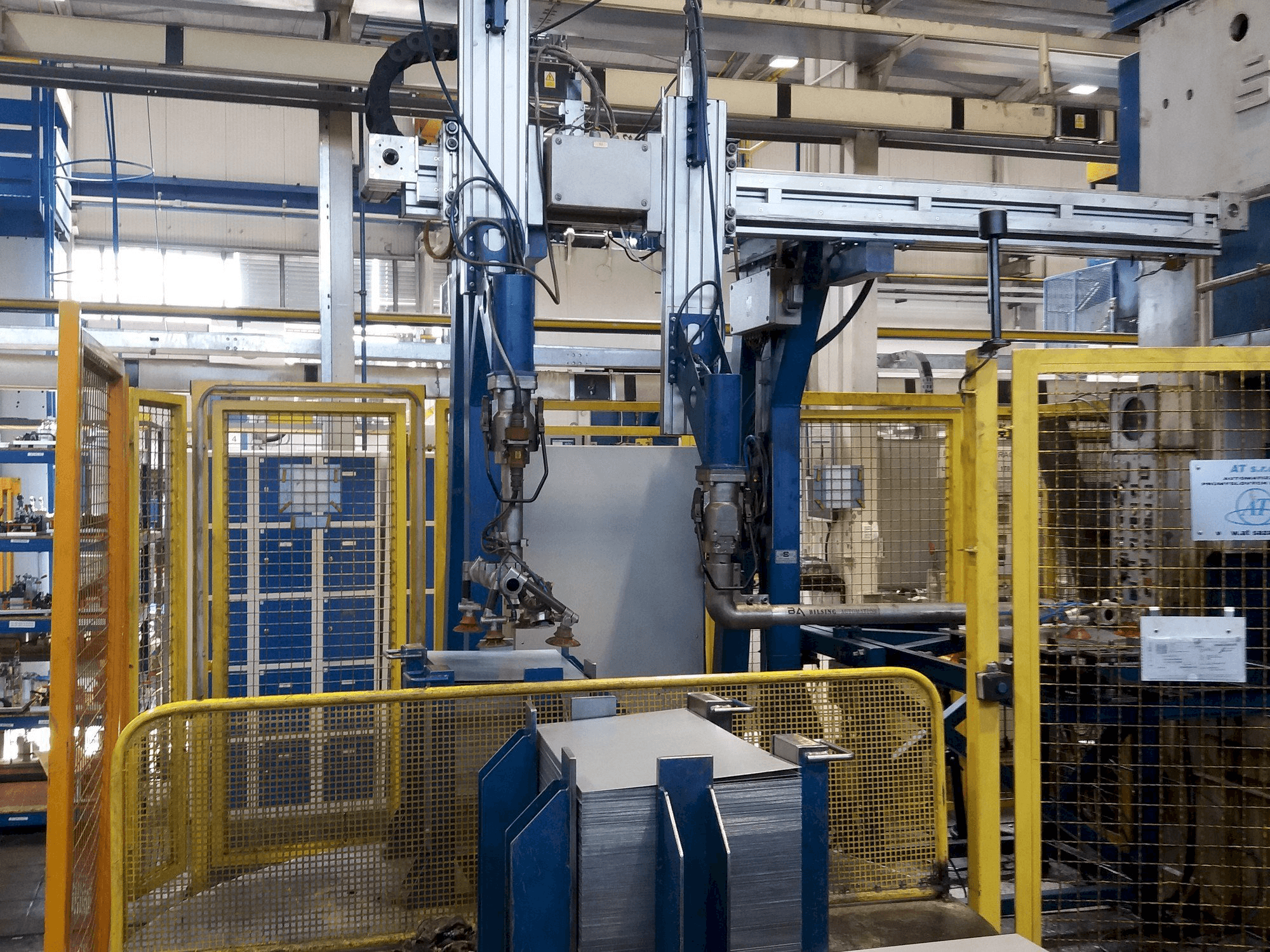 SMERAL LKT 250 Mašinos vaizdas iš priekio