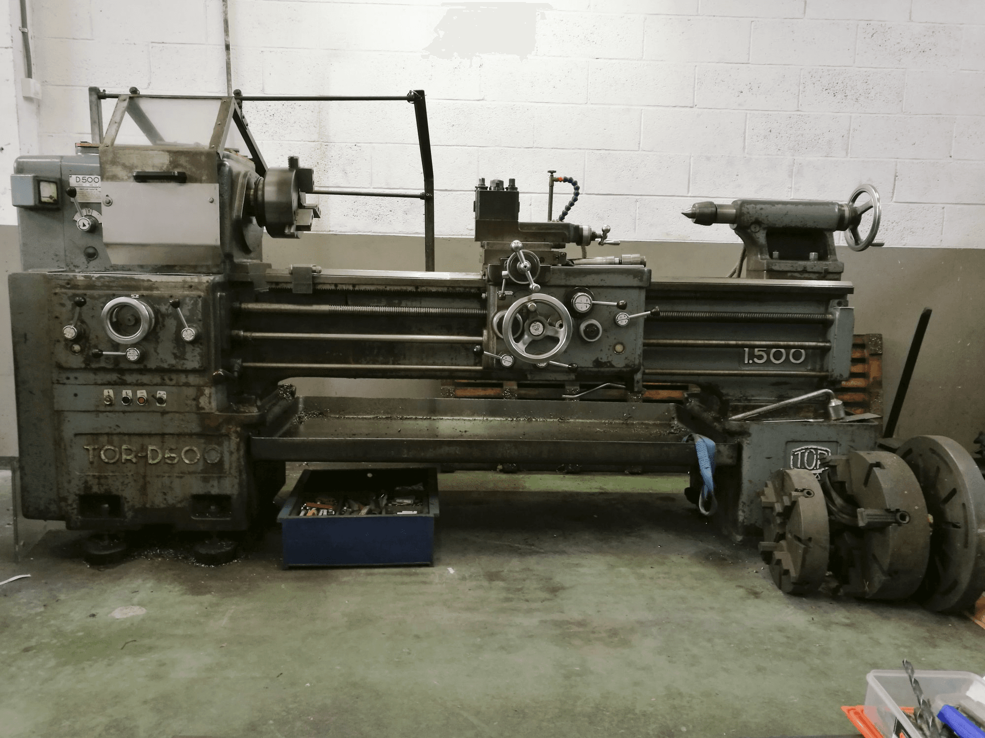 TOR D-500 Mašinos vaizdas iš priekio