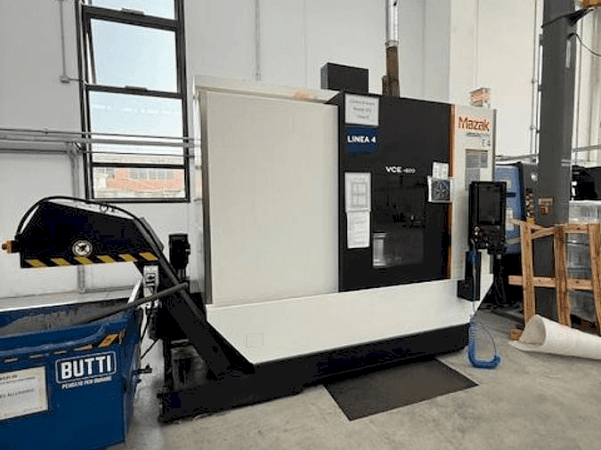 Mazak VCE 600 Mašinos vaizdas iš priekio