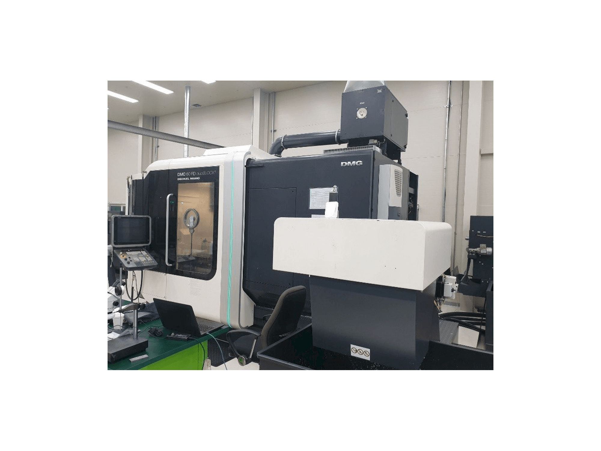 DMG Deckel Maho DMC 60 FD duoBLOCK Mašinos vaizdas iš priekio