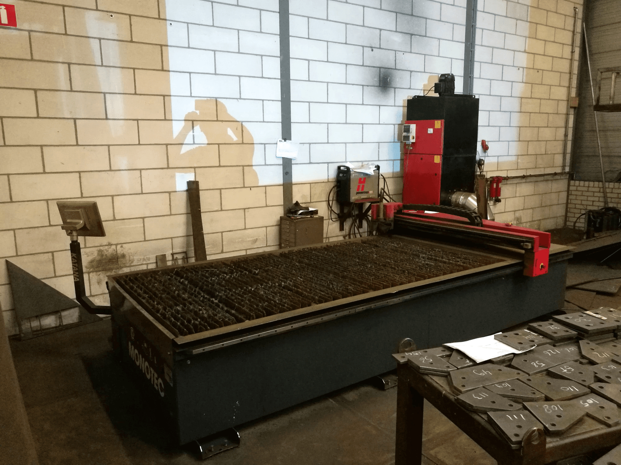 KOIKE MONOTEC Mašinos kairės pusės vaizdas