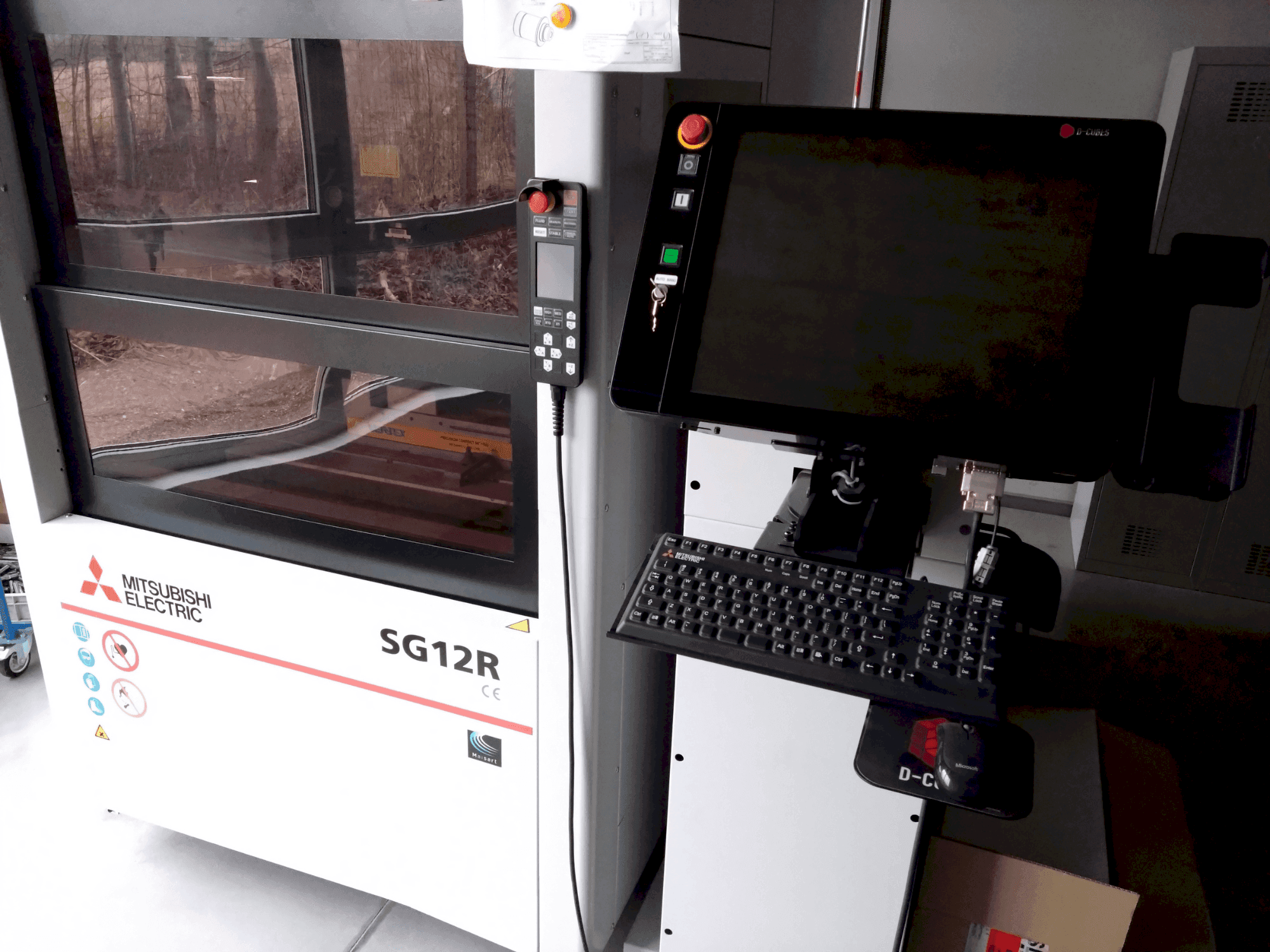 Mitsubishi Electric SG12M Mašinos vaizdas iš priekio