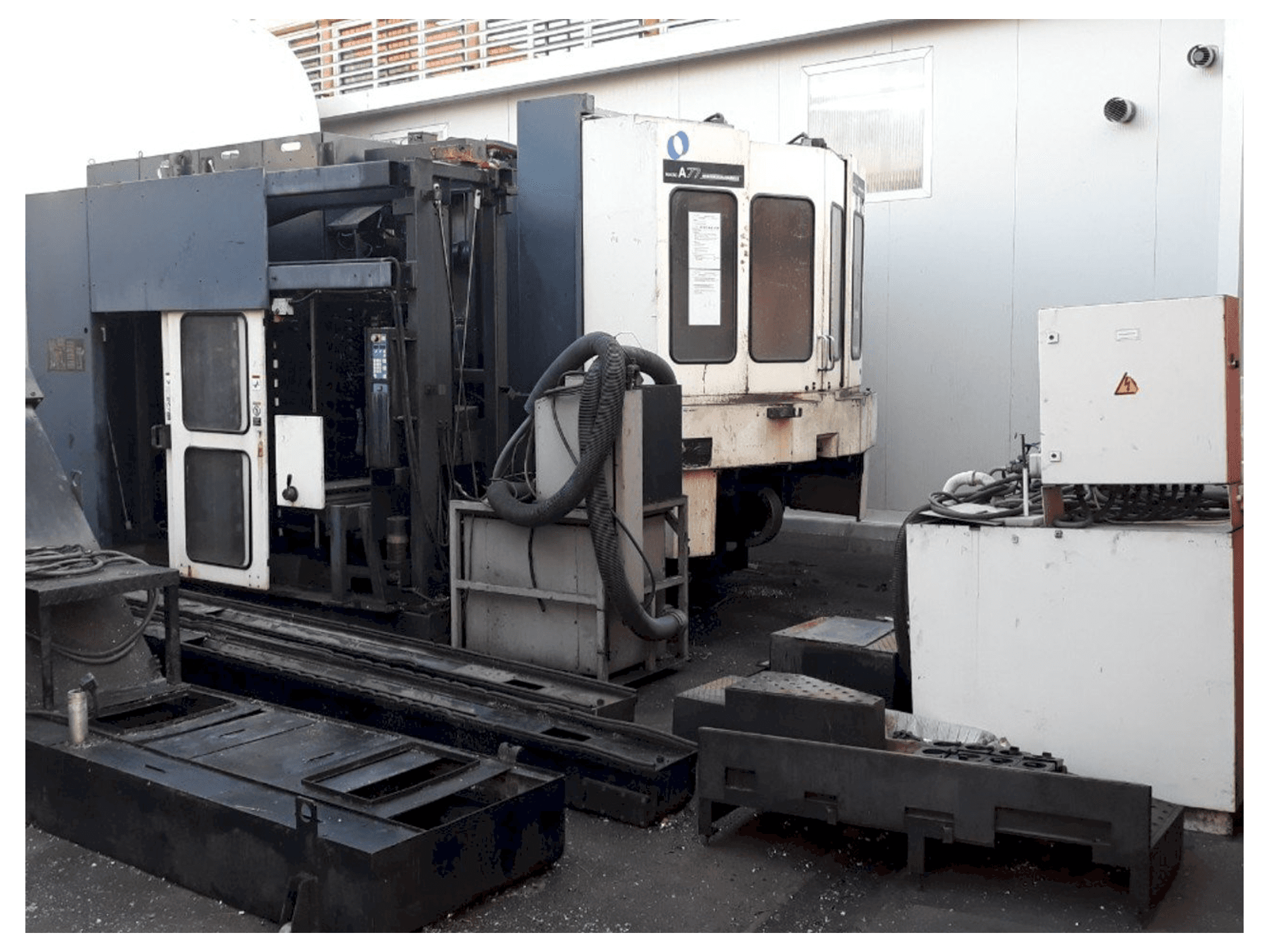 Makino A77 Mašinos vaizdas iš priekio