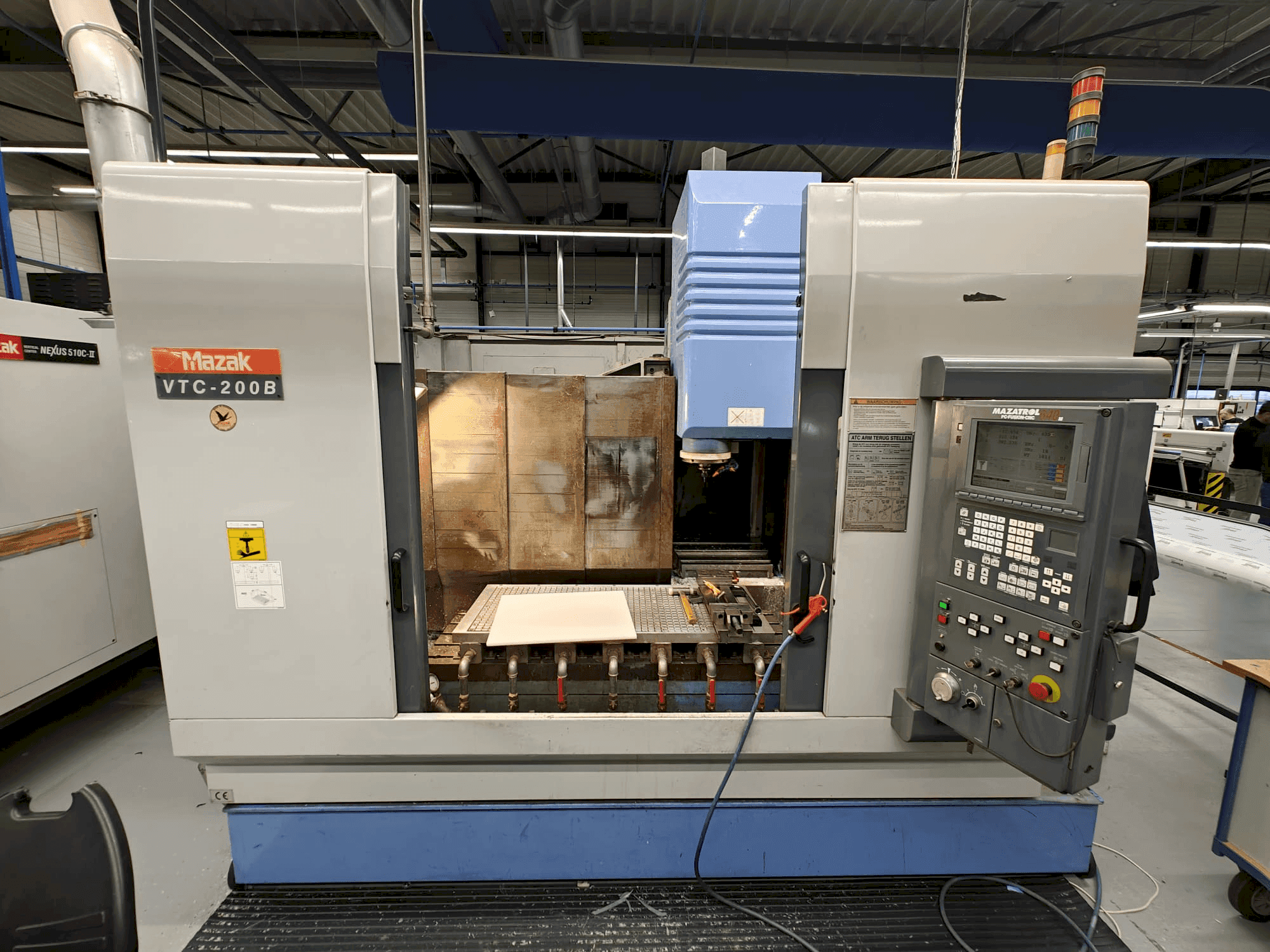 Mazak VTC-200B Mašinos vaizdas iš priekio
