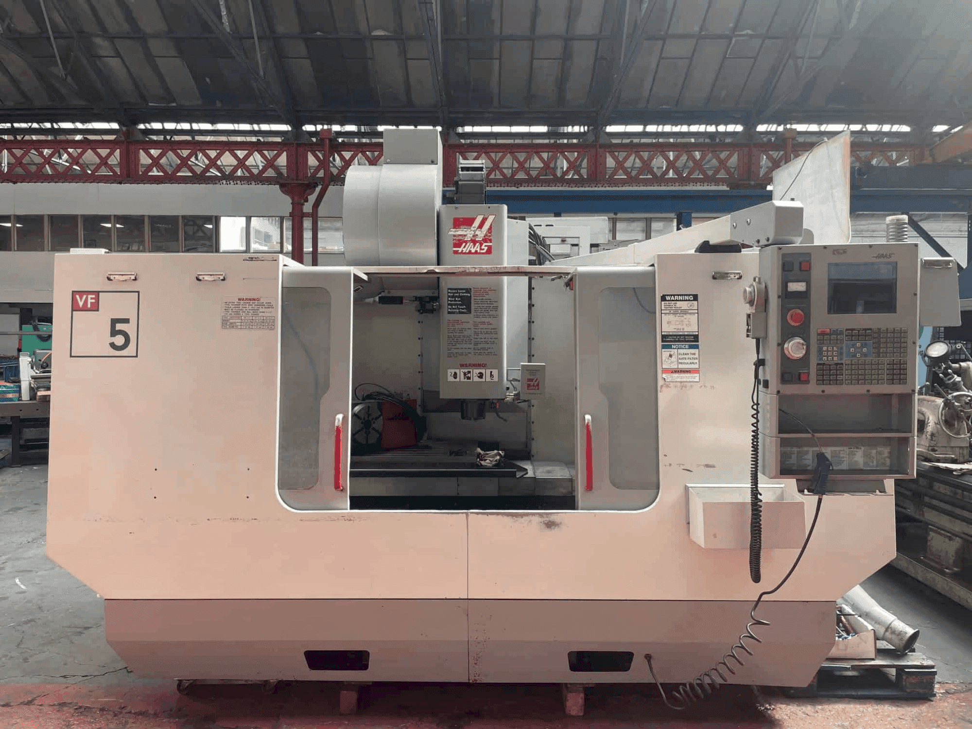 HAAS VF-5B/40 HE Mašinos vaizdas iš priekio