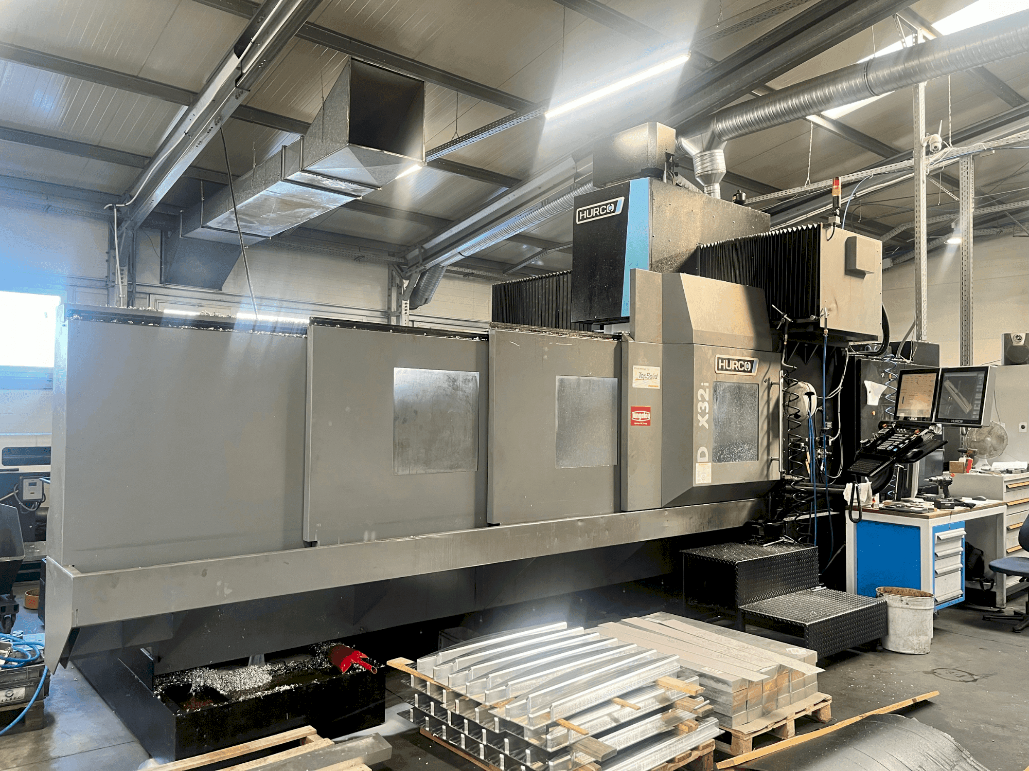 Hurco DCX32i Mašinos vaizdas iš priekio