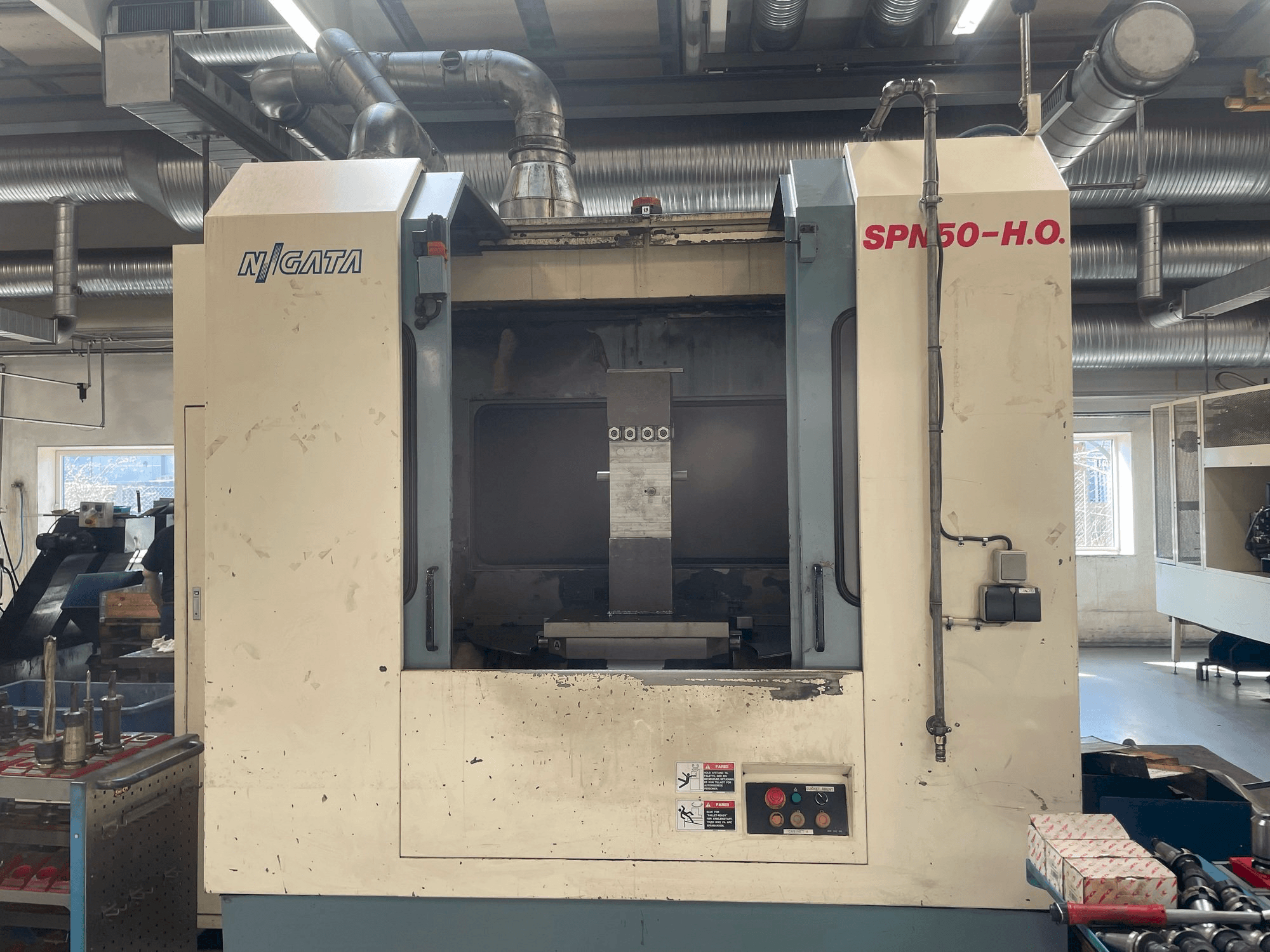 Niigata SPN 50-HO Mašinos vaizdas iš priekio