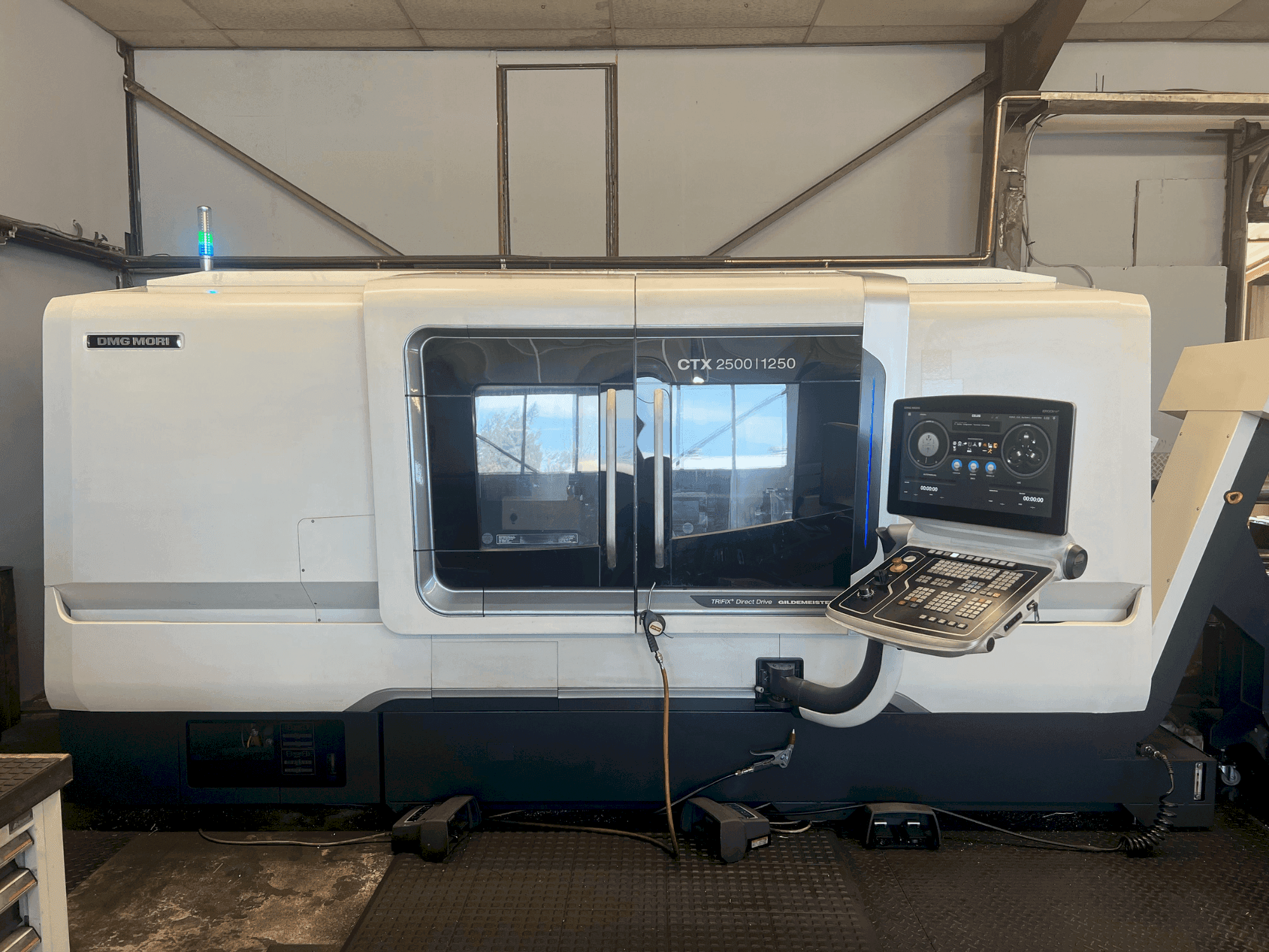 DMG MORI CTX 2500/1250 Mašinos vaizdas iš priekio