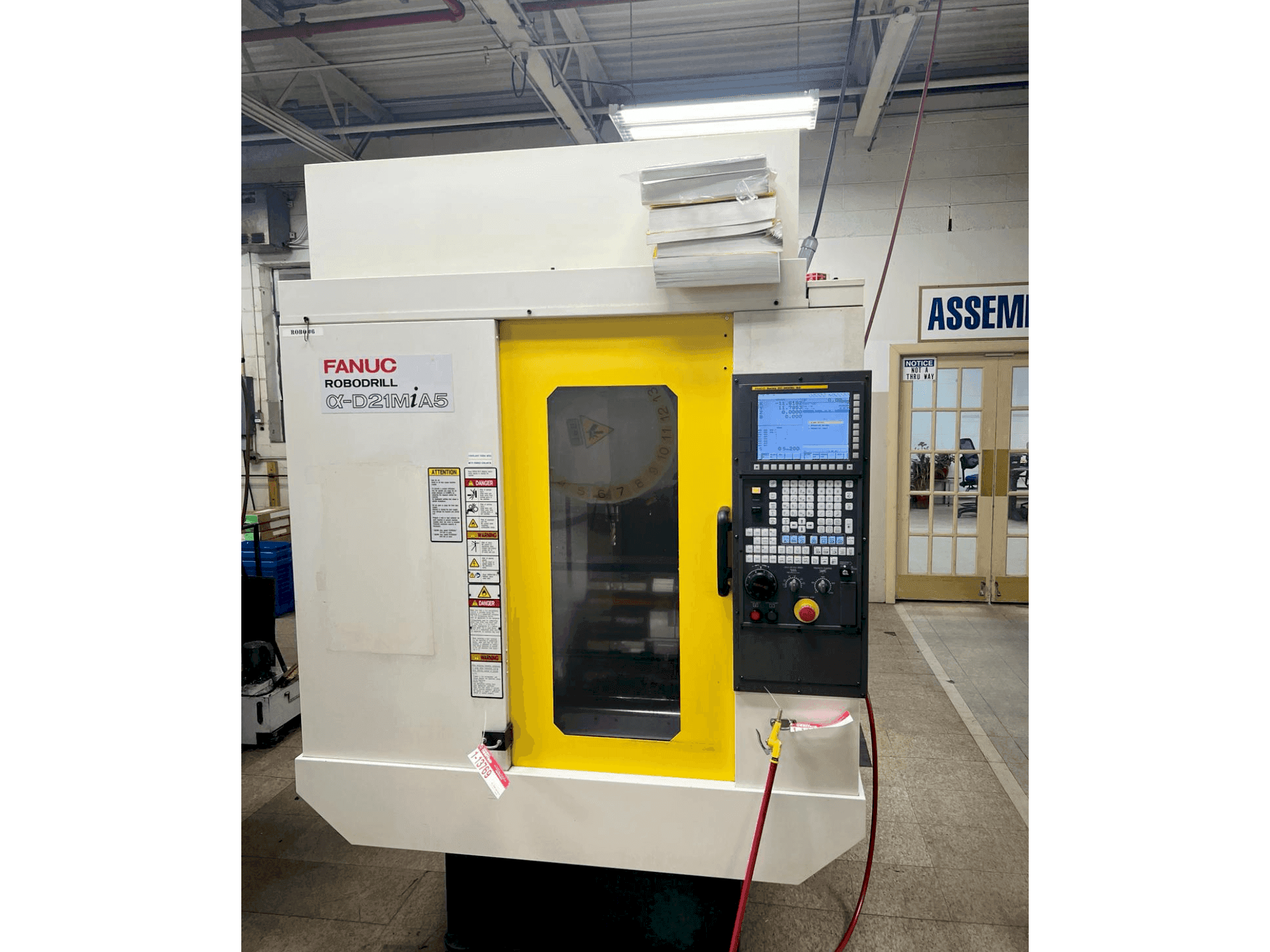 FANUC Robodrill D21MiA5 Mašinos vaizdas iš priekio