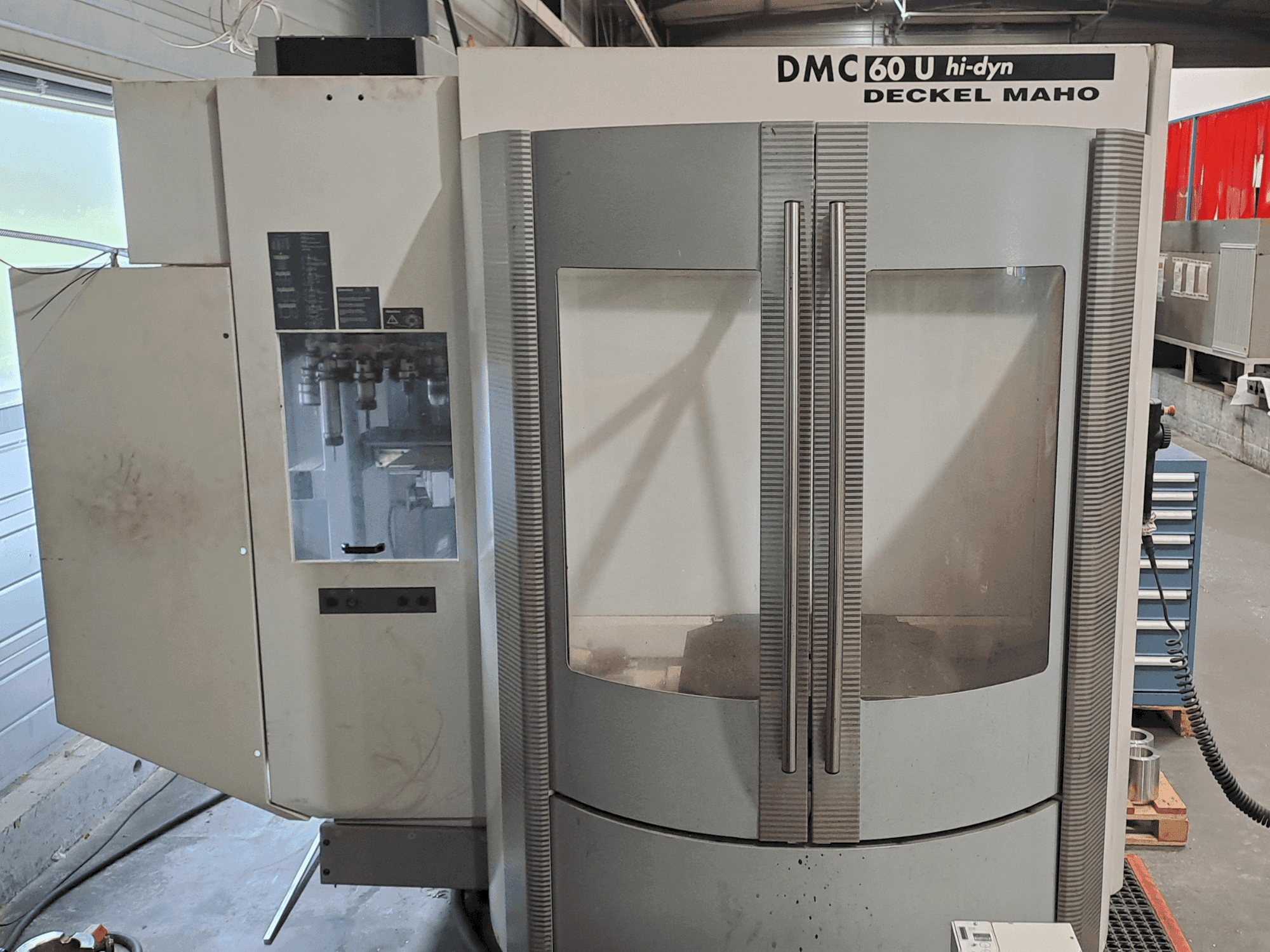 DECKEL MAHO DMC 60 Hi Dyn Mašinos vaizdas iš priekio