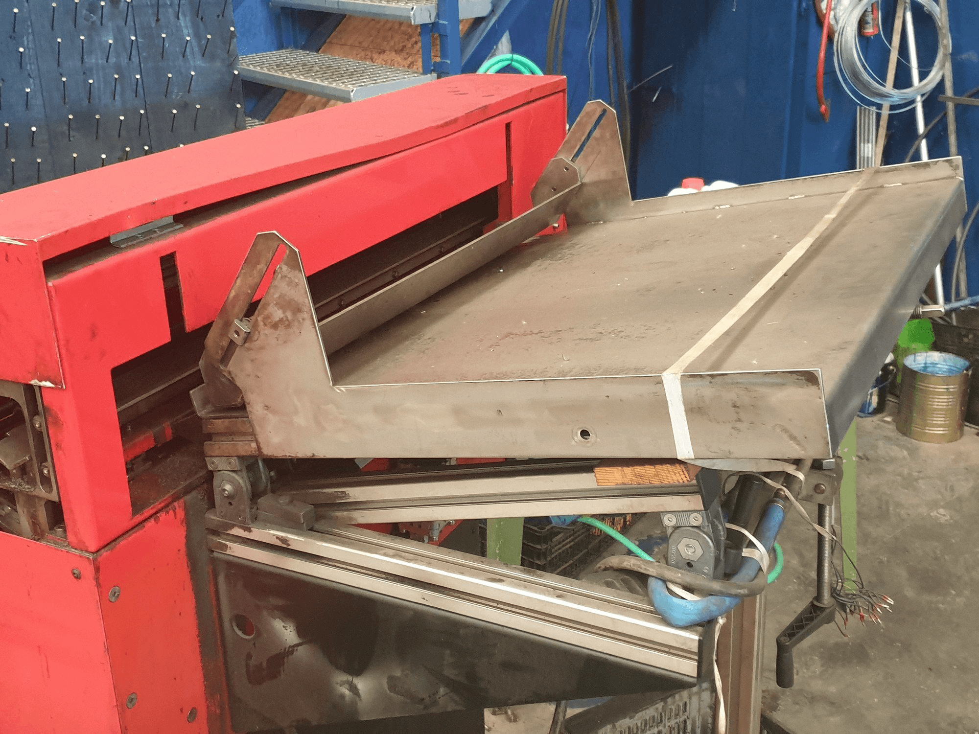 EMCO LM 800 Mašinos vaizdas iš kairės pusės