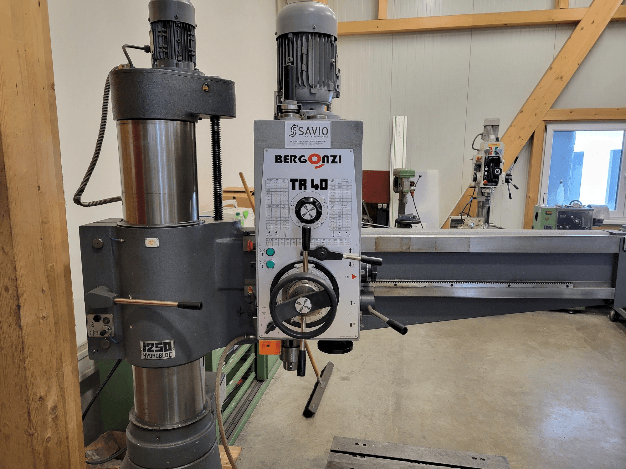 BERGONZI TR40/1250H Mašinos vaizdas iš priekio