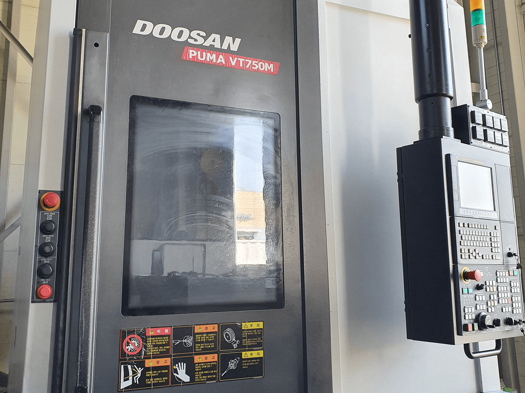 Doosan VT750M Mašinos vaizdas iš priekio