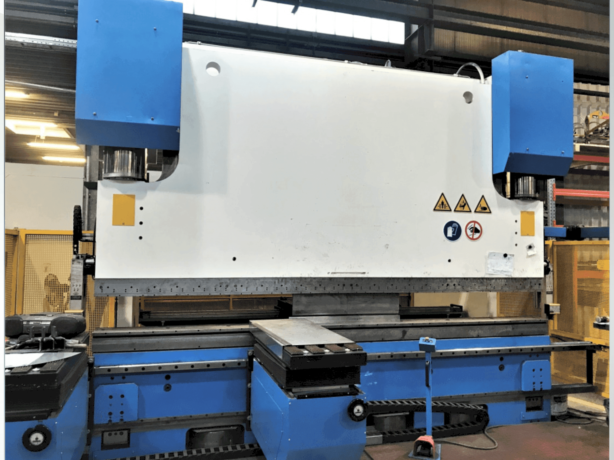 Bystronic Beyeler PR 500x1400 Mašinos vaizdas iš priekio